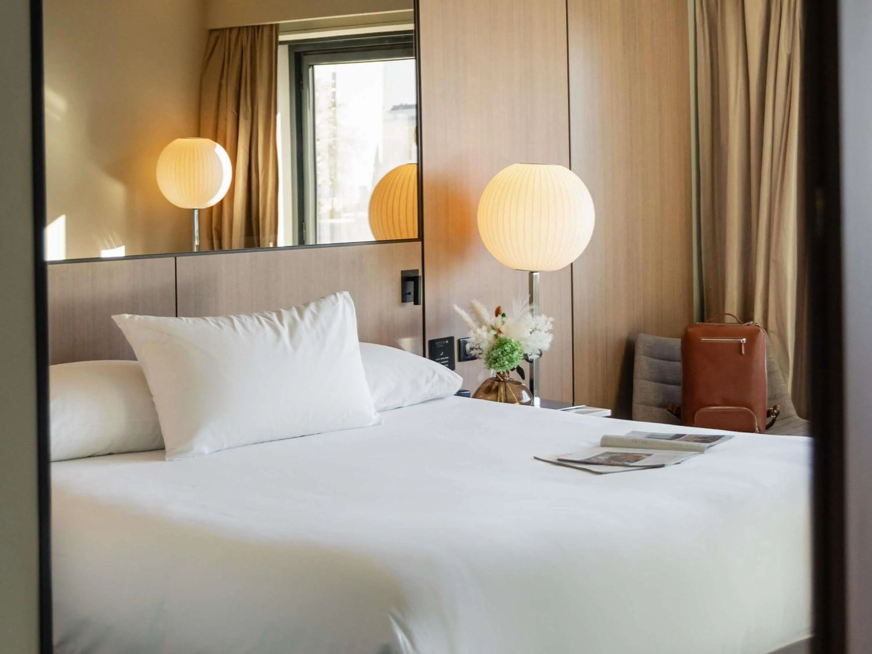 Bedroom, Bed in Pullman Bordeaux Lac