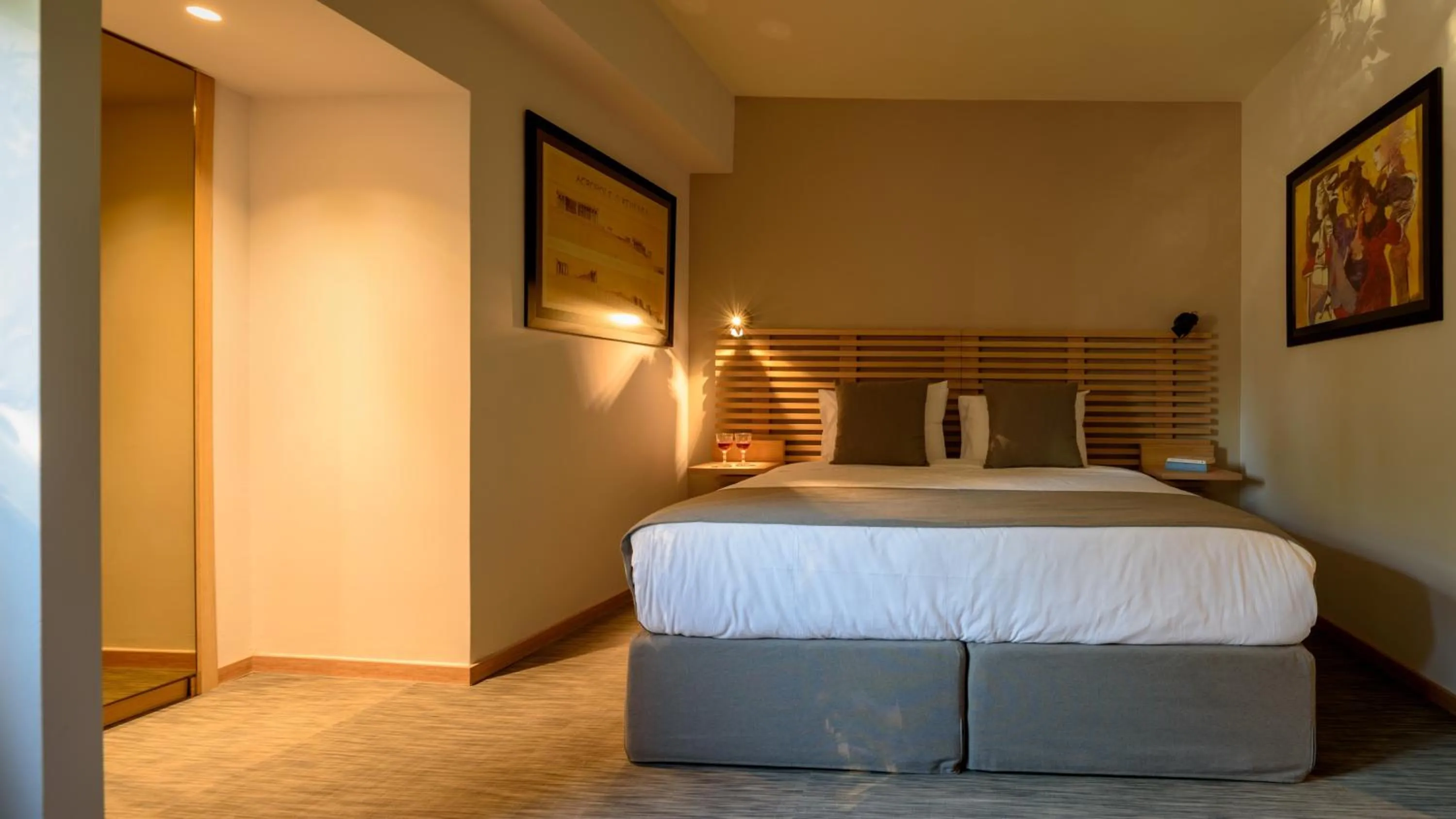 Bed in Fos DownTown Suites