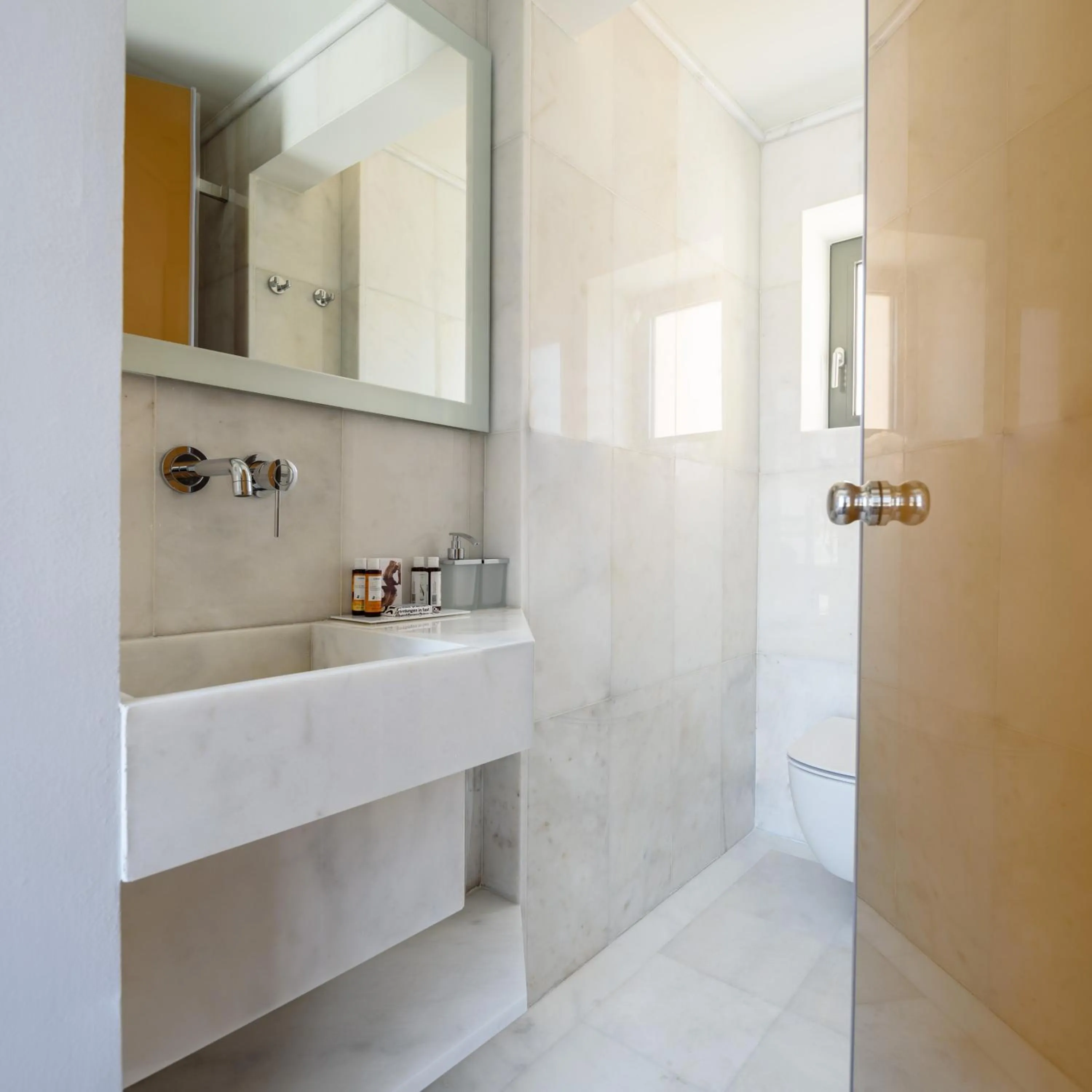 Bathroom in Fos DownTown Suites