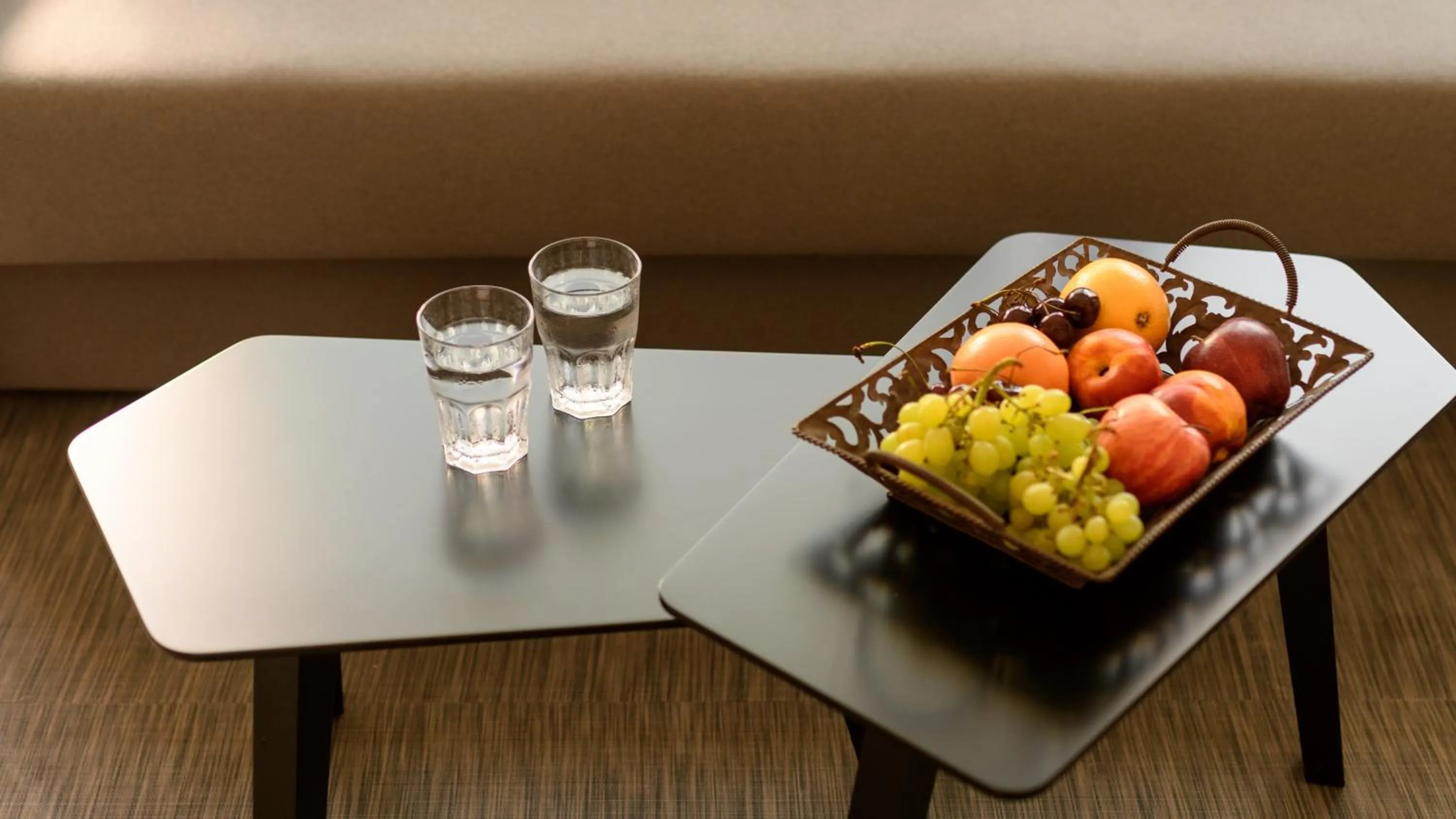 Food and drinks in Fos DownTown Suites