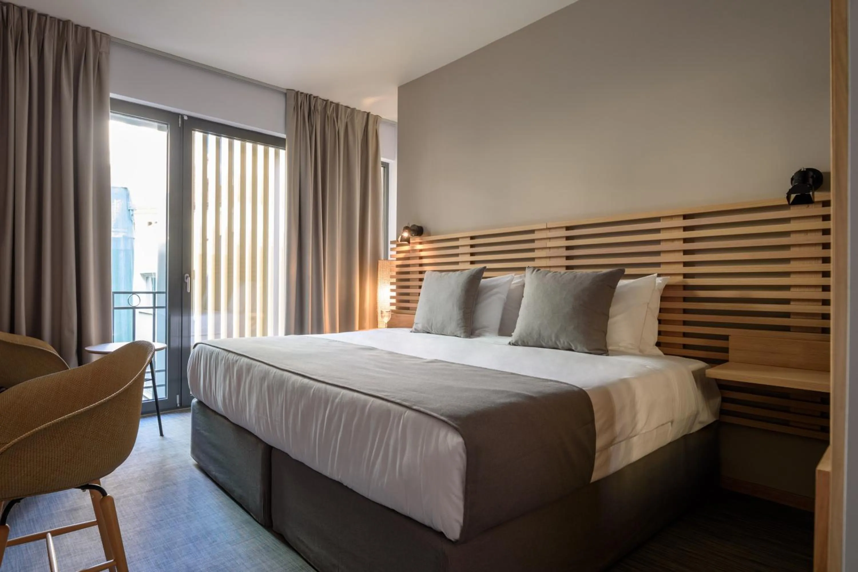 Bed in Fos DownTown Suites