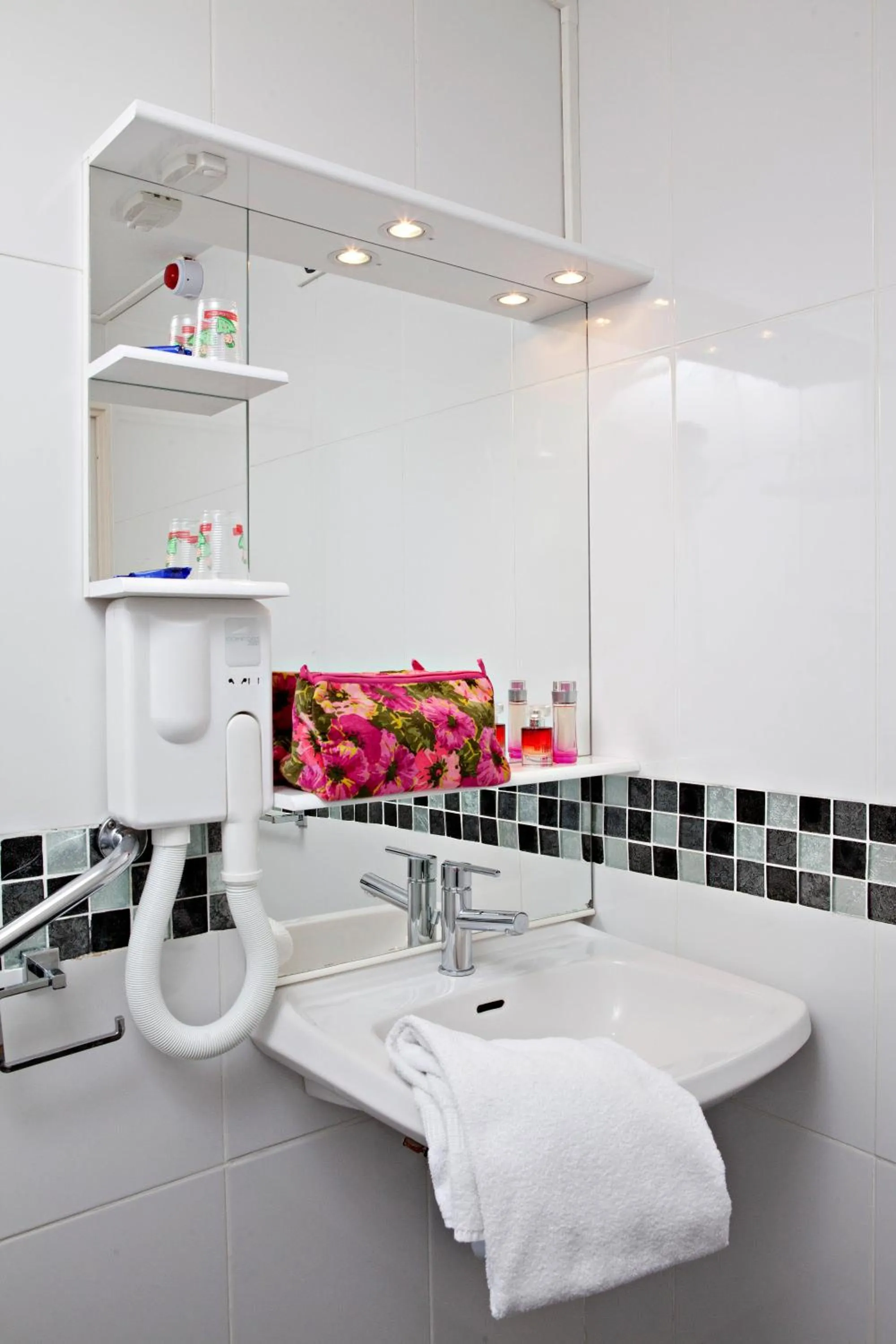 Bathroom in Fasthotel Toulouse Blagnac Aéroport