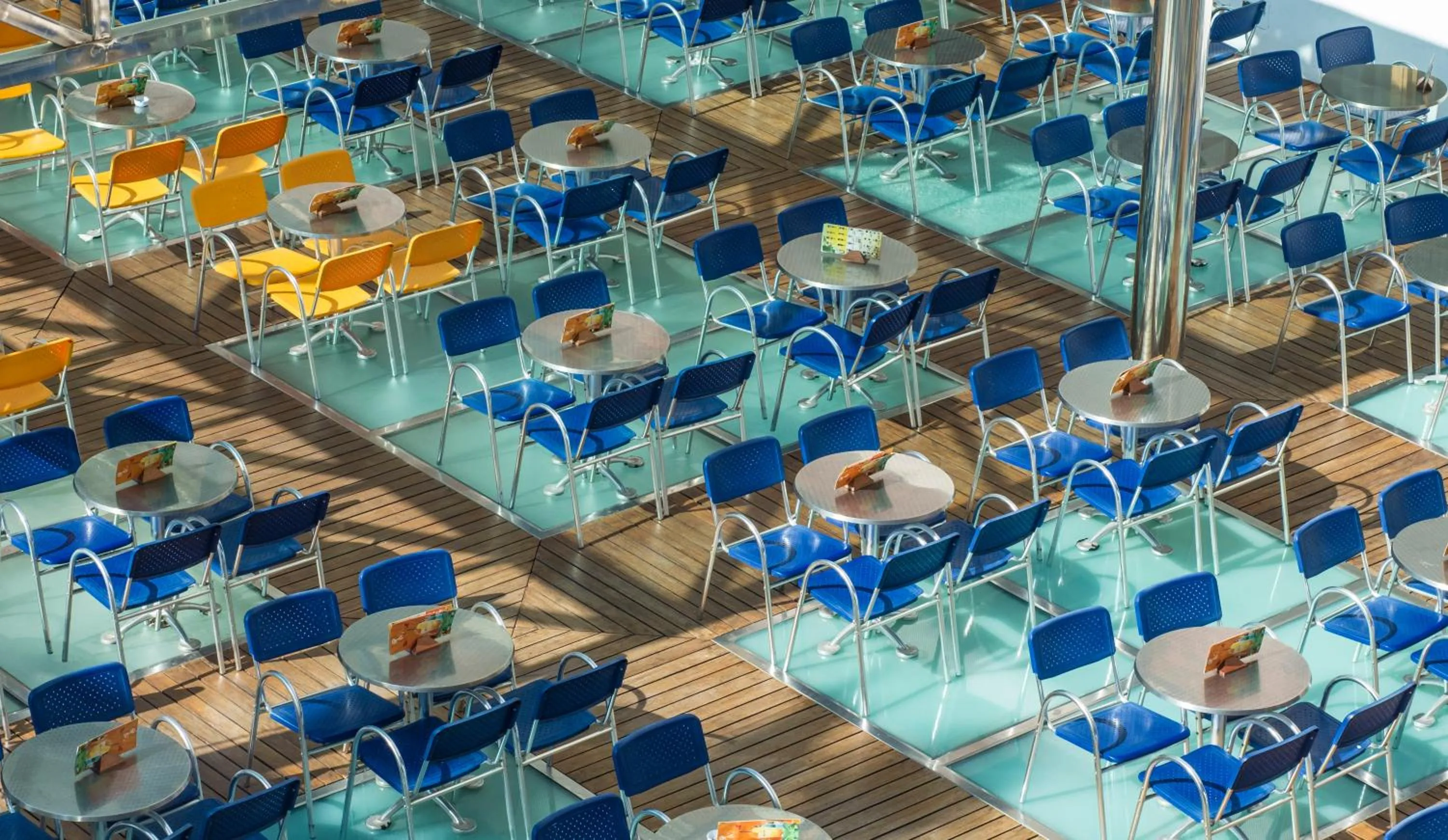 Restaurant/places to eat in Hotel Indalo Park