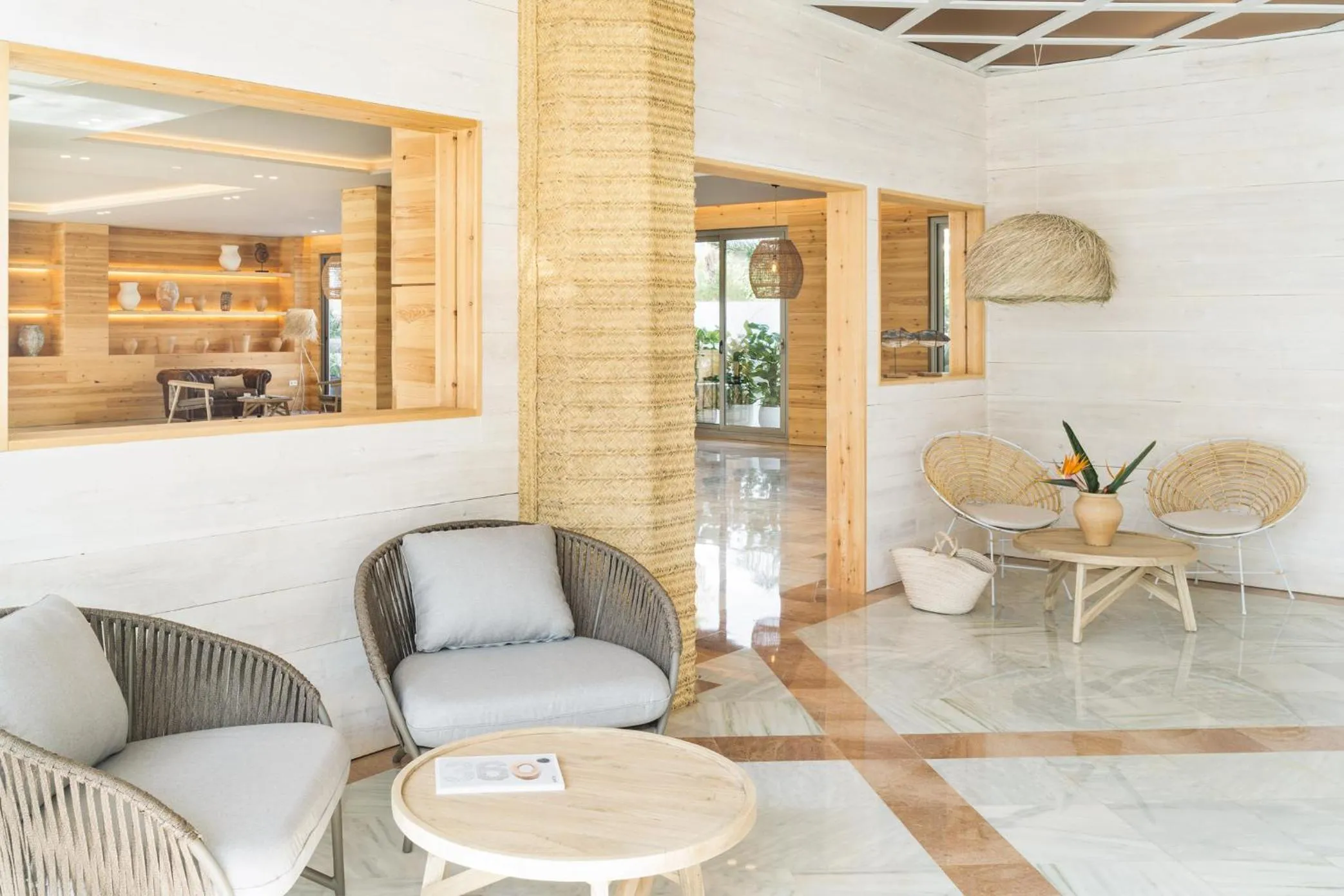 Communal lounge/ TV room in Hotel Indalo Park