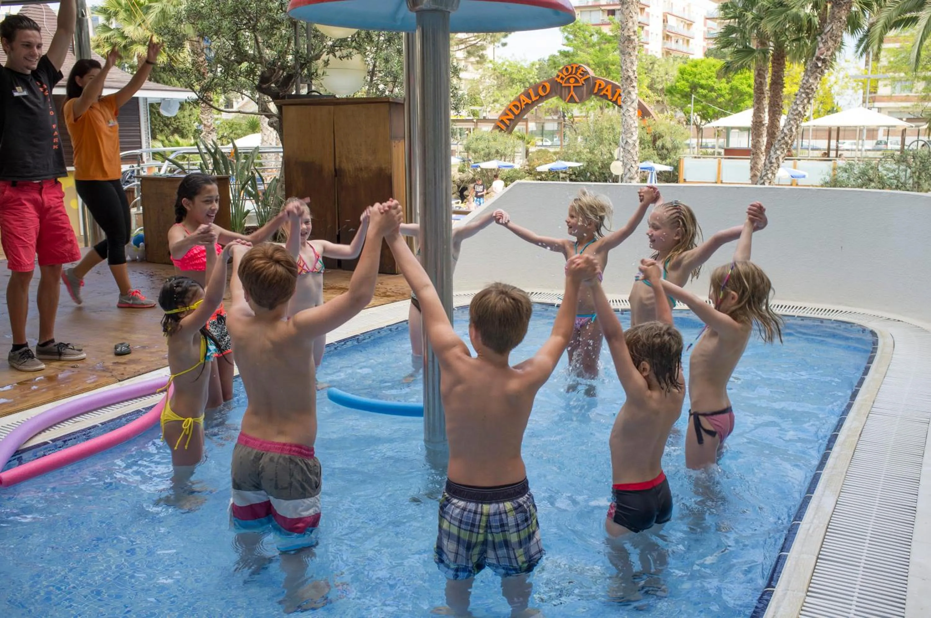 Swimming pool in Hotel Indalo Park