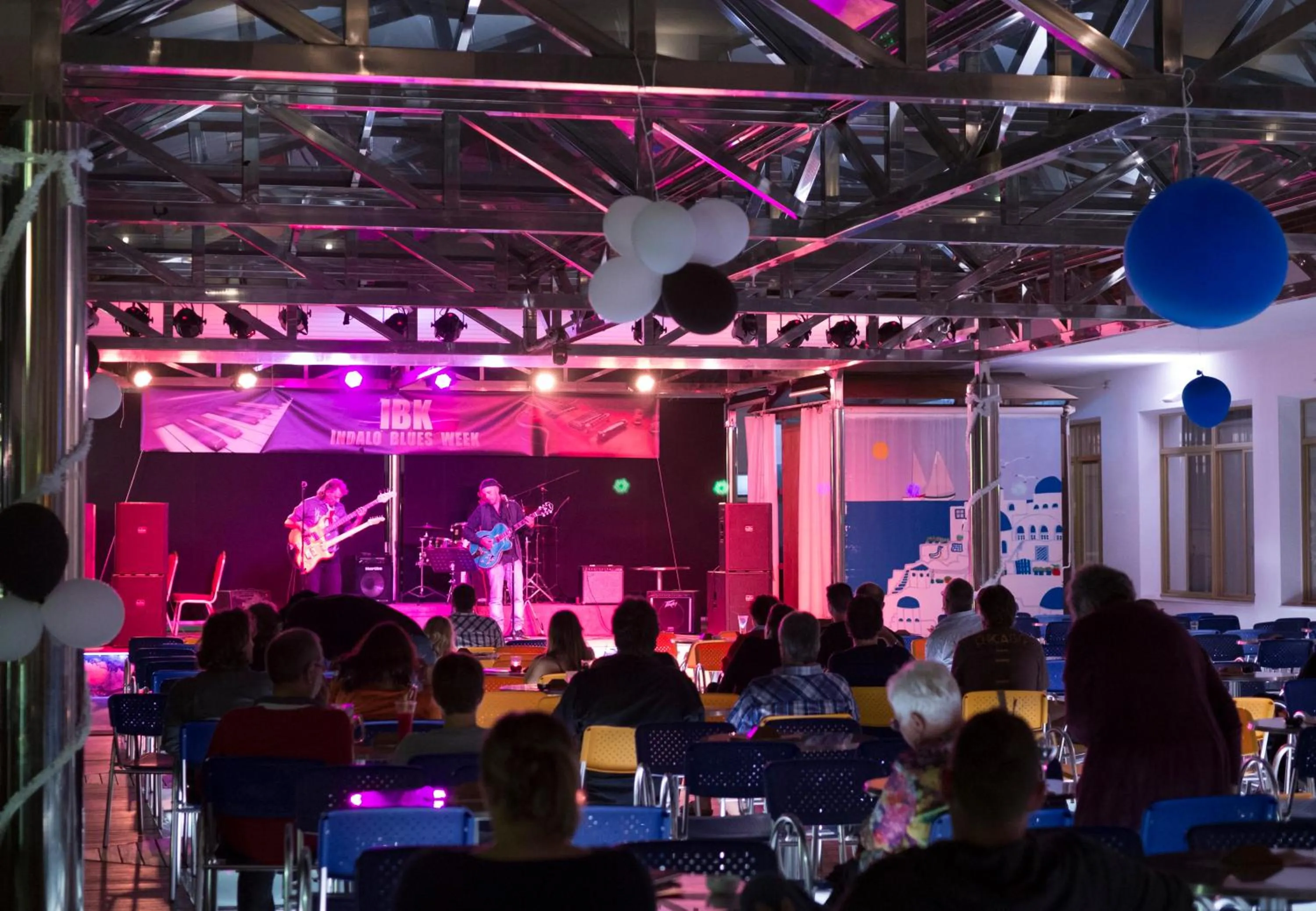 People in Hotel Indalo Park