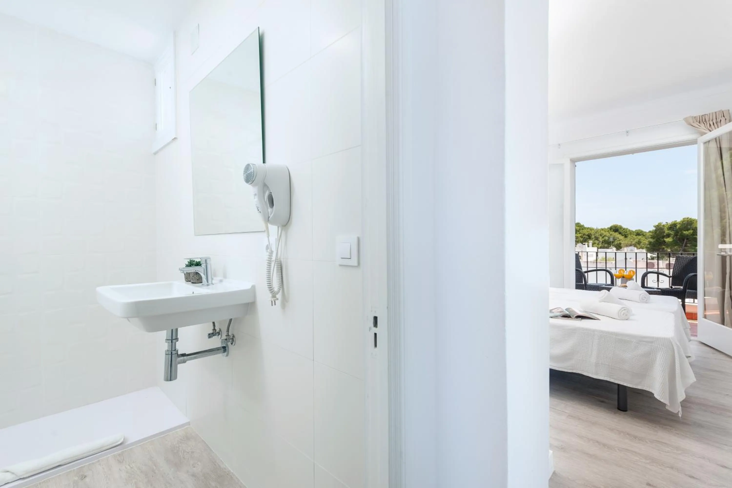 Bathroom, Bed in Hostal Talamanca