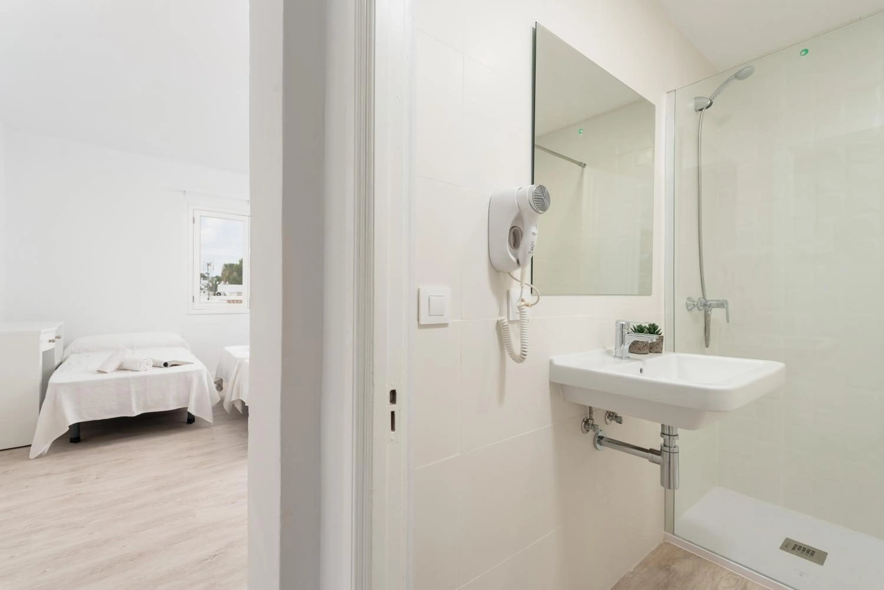 Bathroom, Bed in Hostal Talamanca