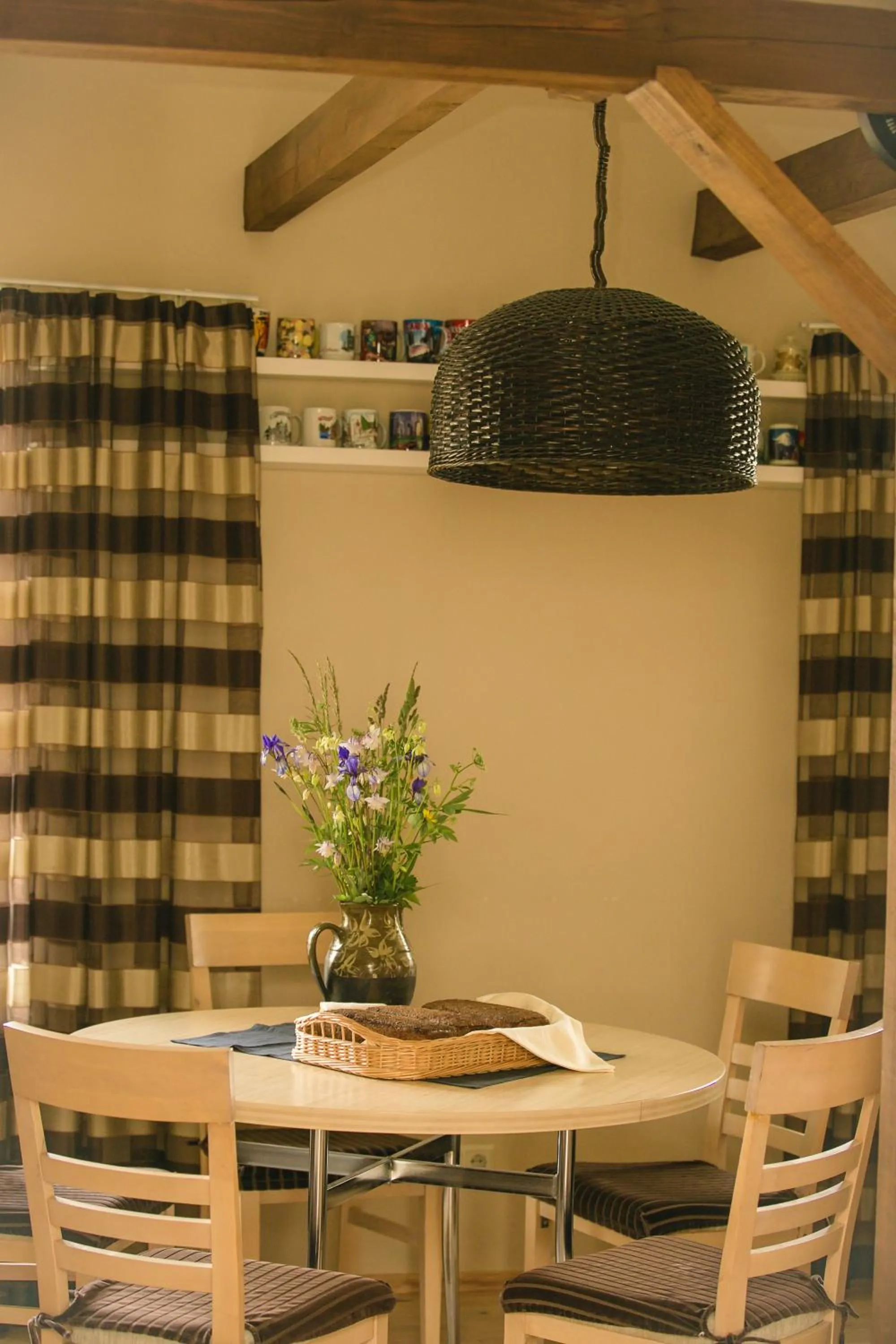 Dining area in Weavers' Guest House Kalndaki