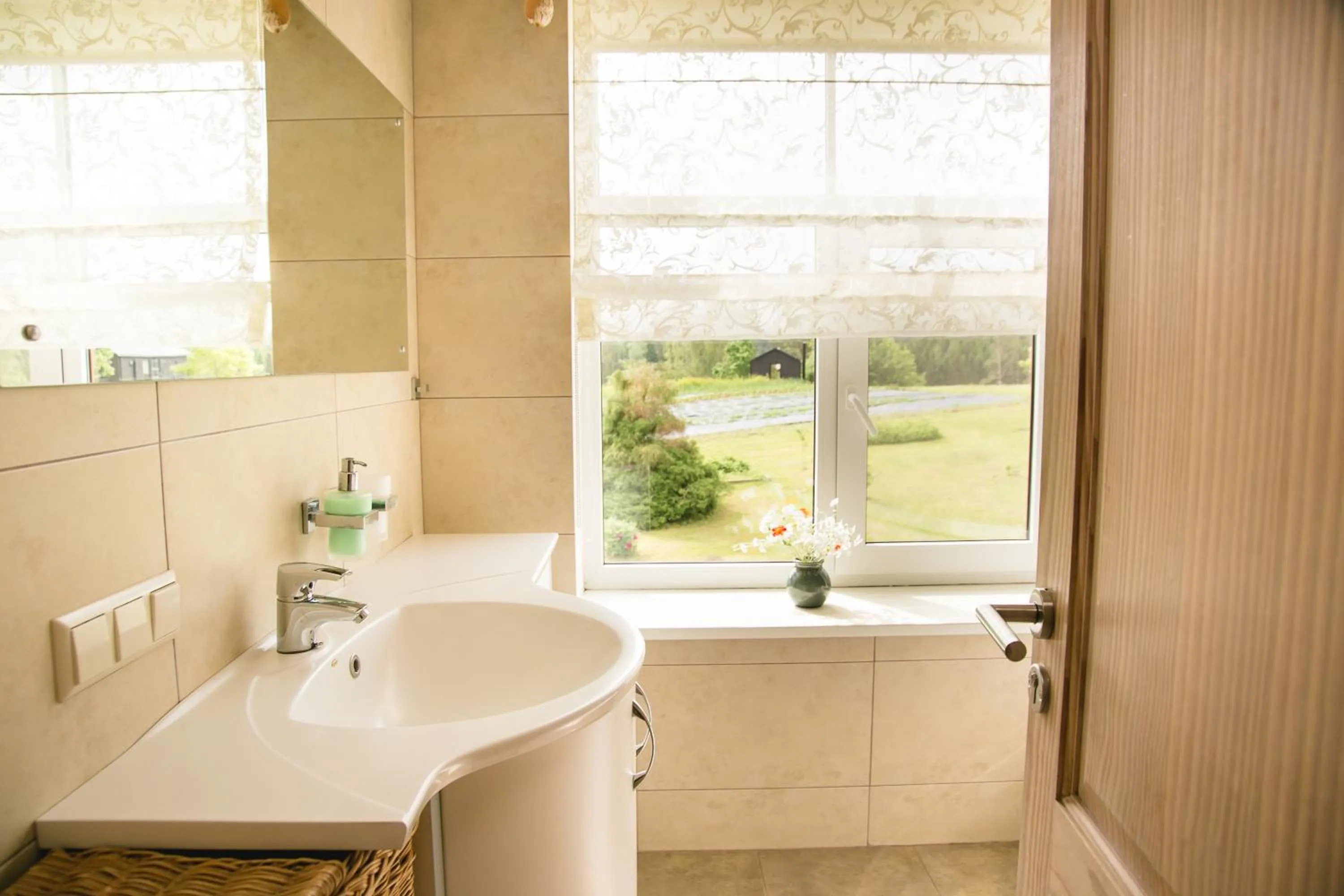 Bathroom in Weavers' Guest House Kalndaki