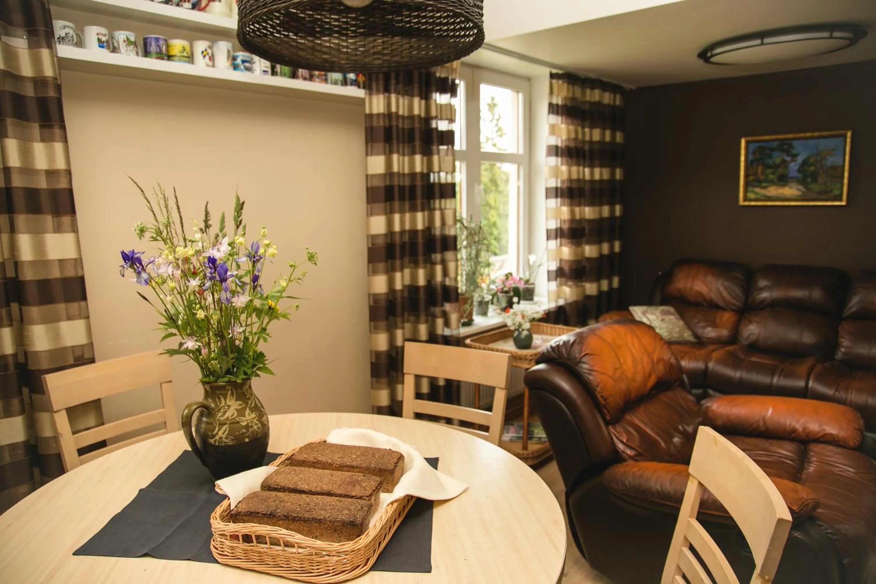 Dining area in Weavers' Guest House Kalndaki