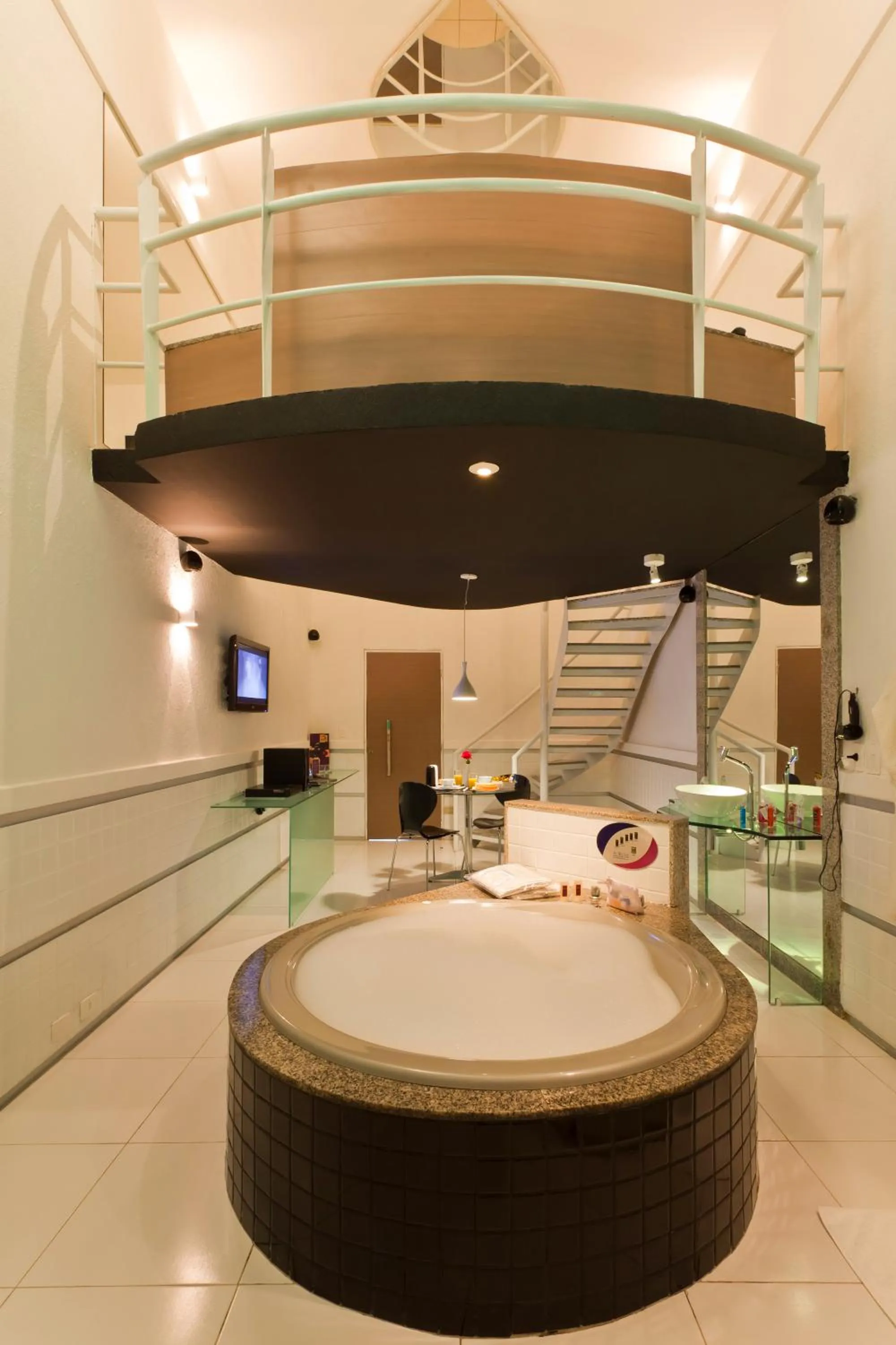 Hot Tub in Forum Motel