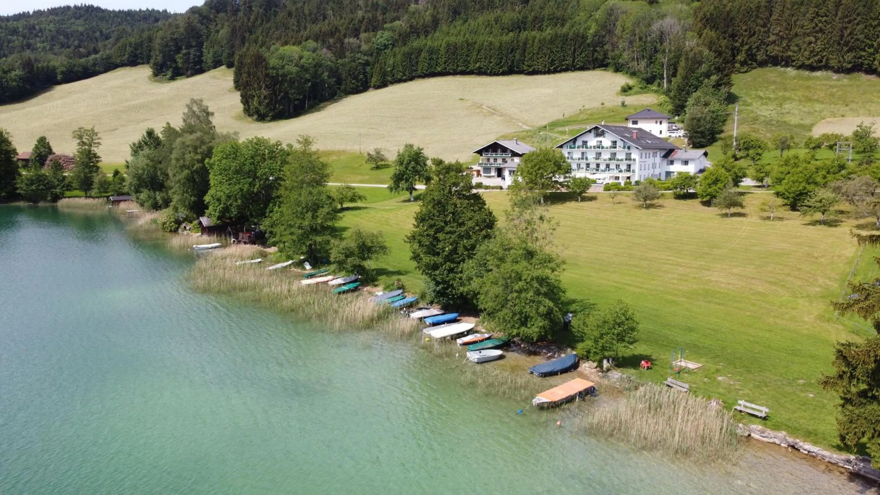 Property building in Hotel Garni Dorferwirt am Irrsee