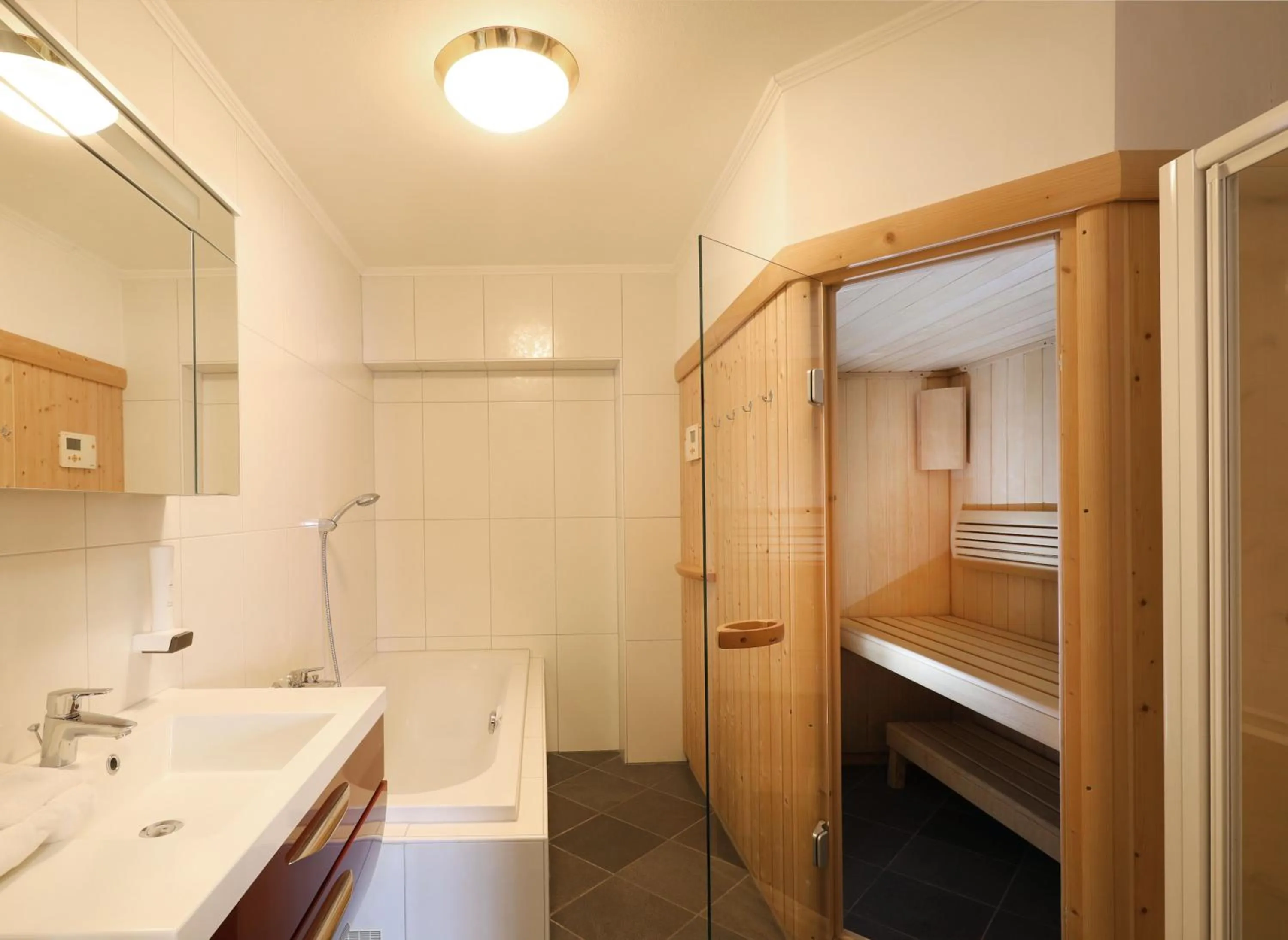 Sauna in Hotel Garni Dorferwirt am Irrsee