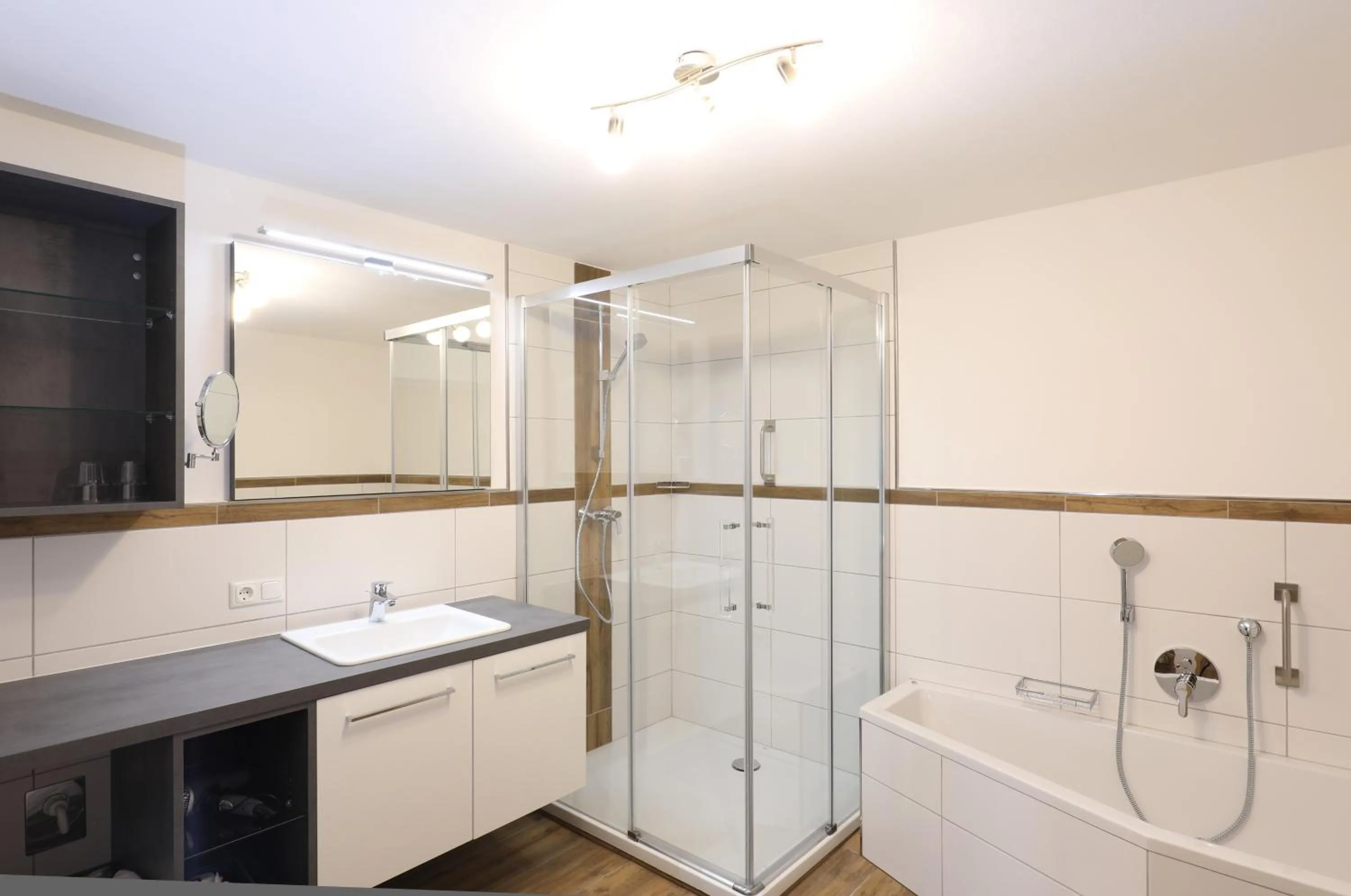 Bathroom in Hotel Garni Dorferwirt am Irrsee