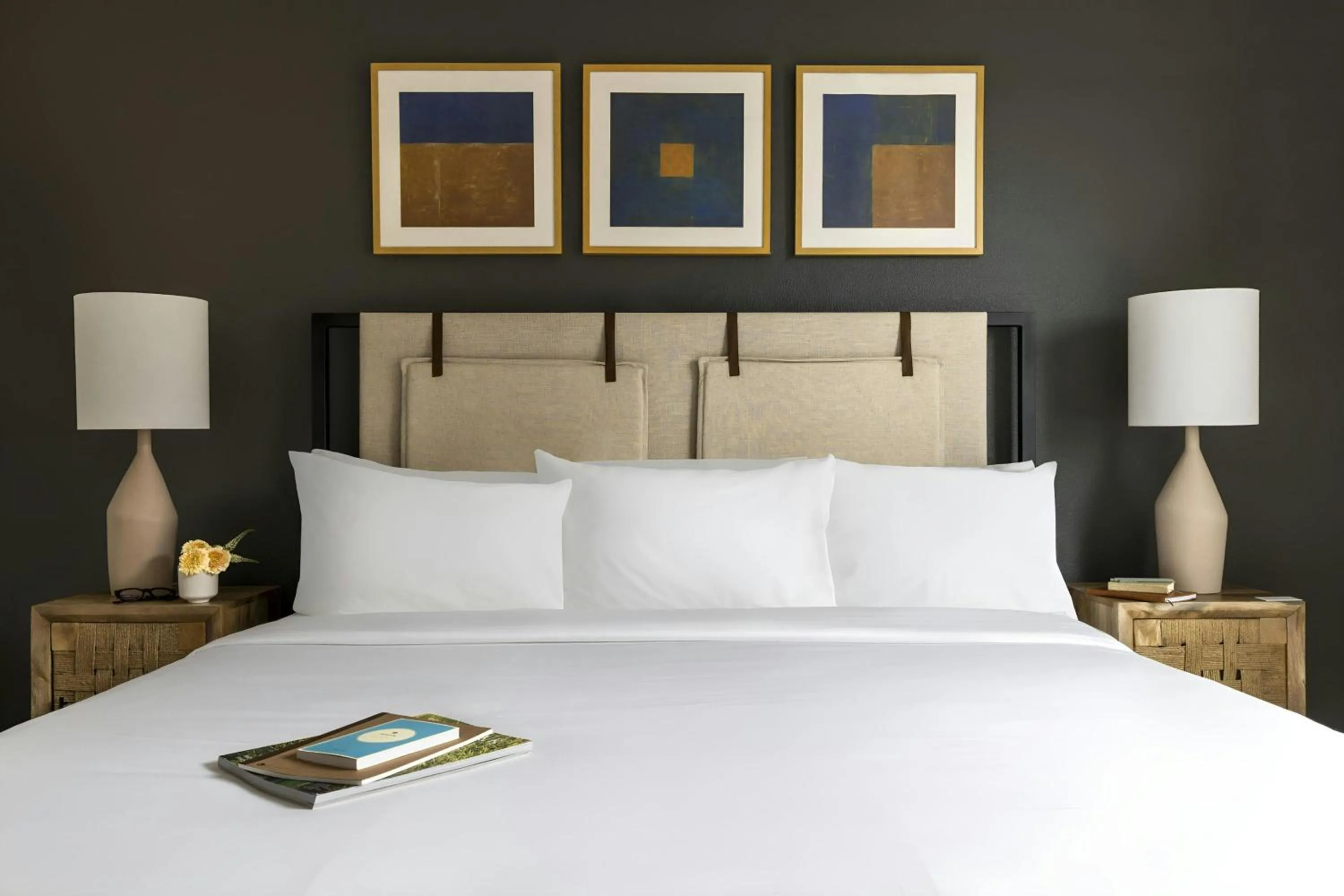 Bedroom, Bed in Sonder by Marriott Bonvoy East 5th Apartments East Austin