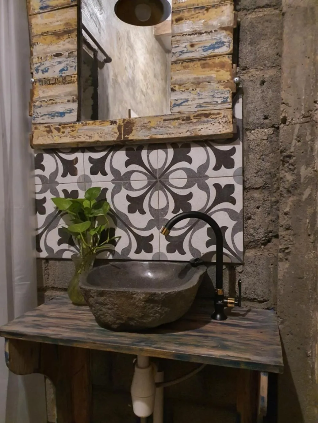 Bathroom in Happy House Bromo backpacker