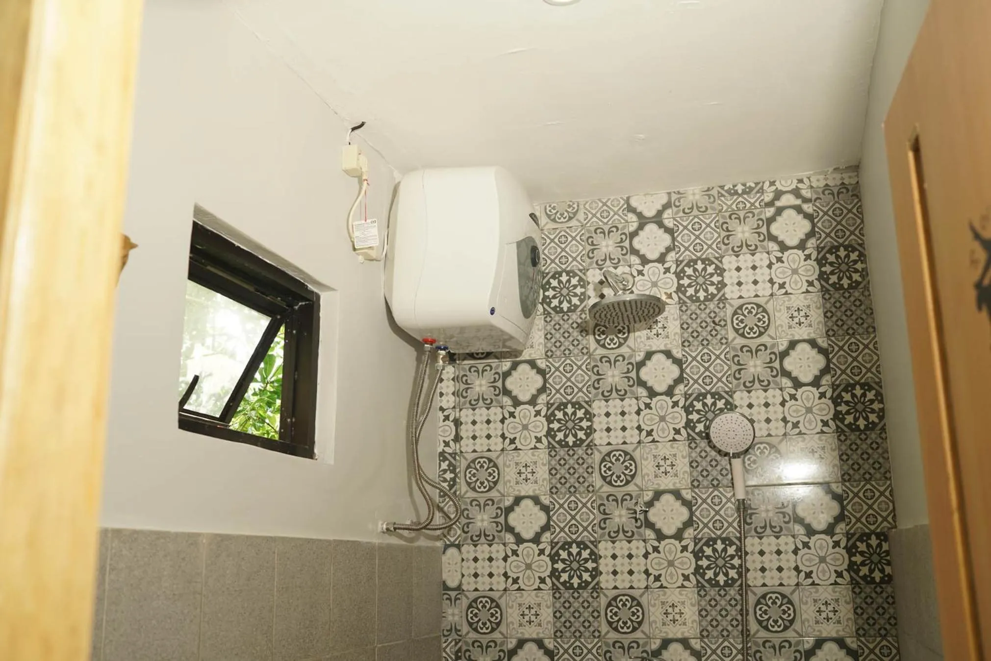 Shower in Happy House Bromo backpacker