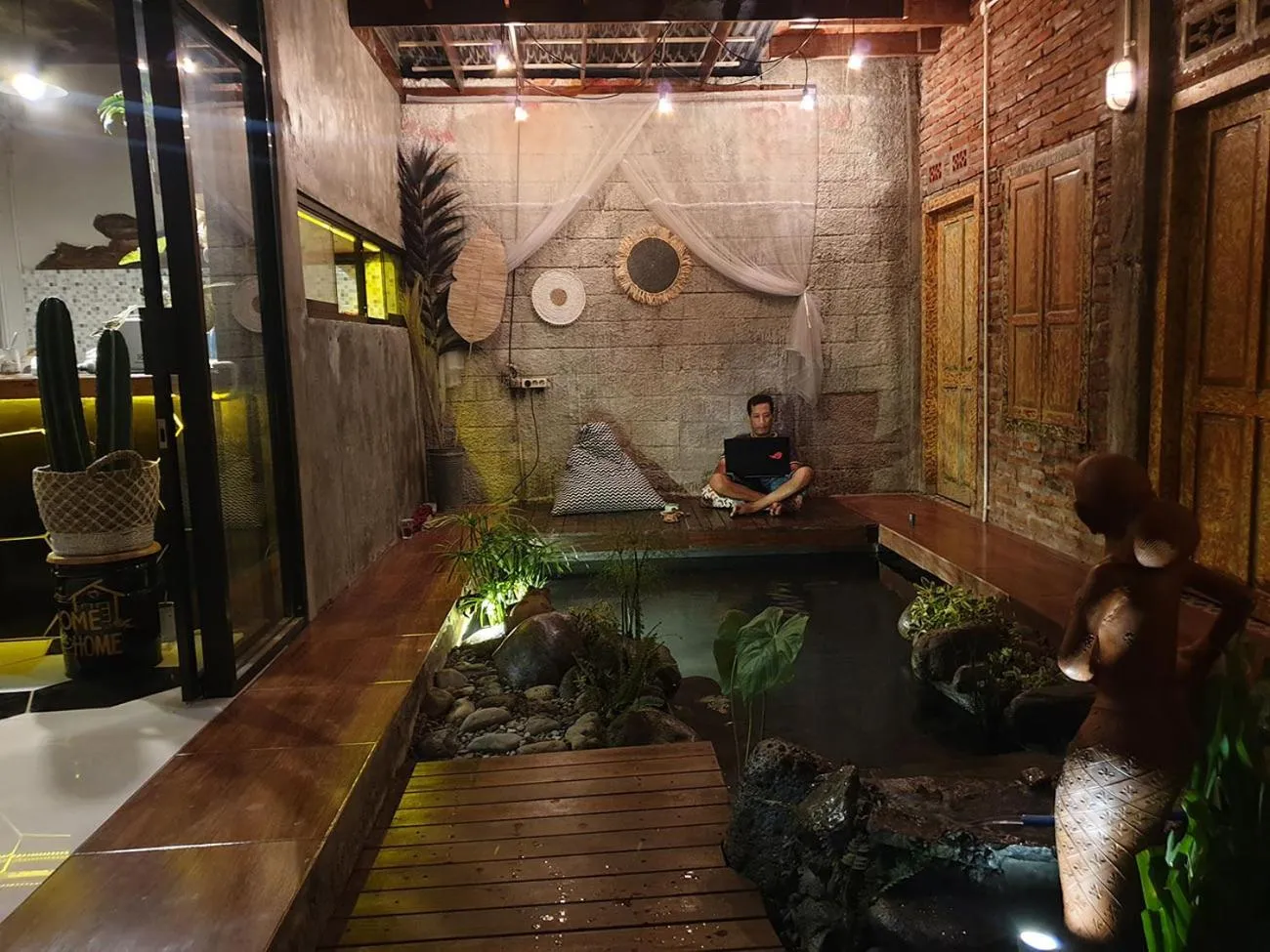 People in Happy House Bromo backpacker