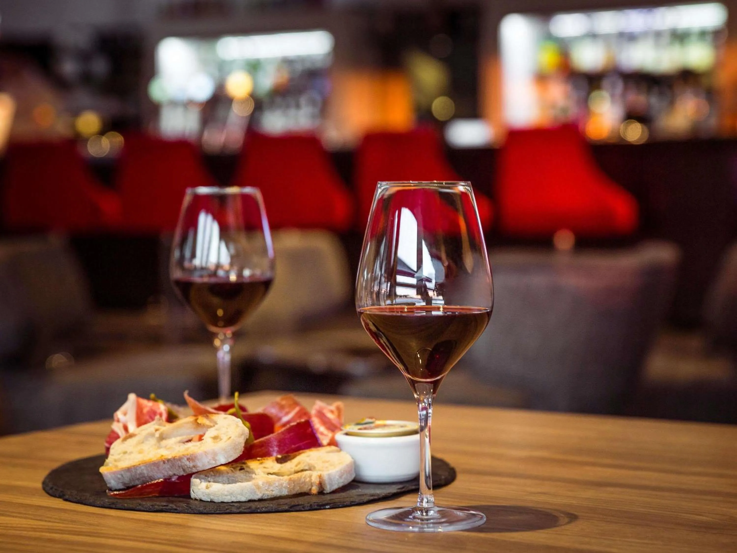 Lounge or bar in Cabot Hotel Bordeaux - MGallery Collection