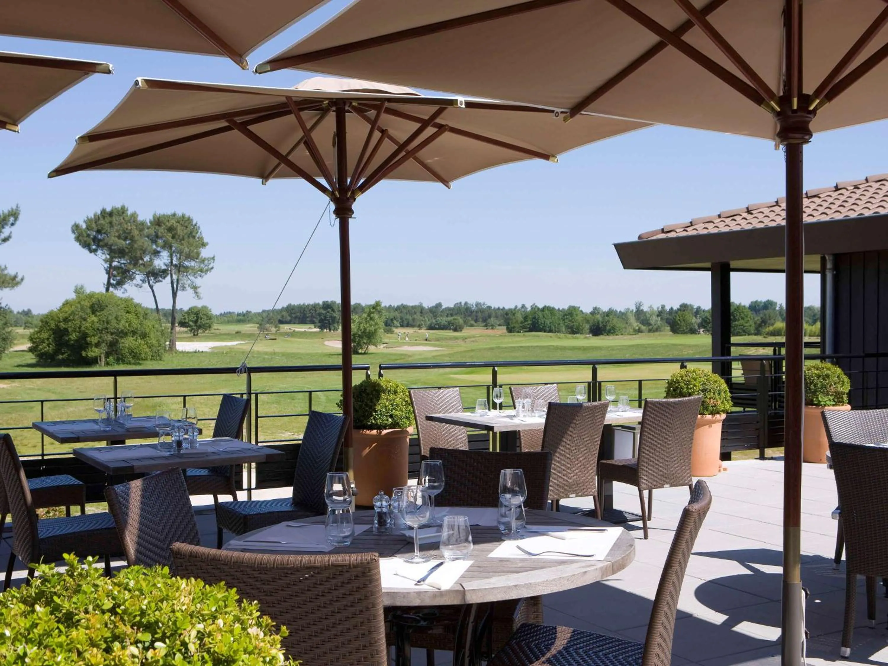 Patio in Cabot Bordeaux MGallery Collection