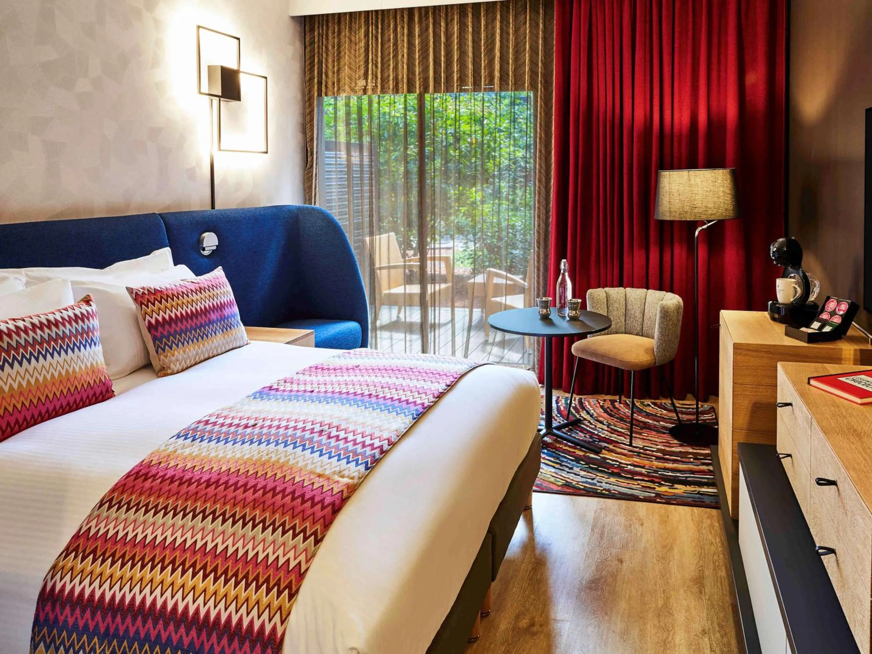 Bed in Cabot Bordeaux MGallery Collection