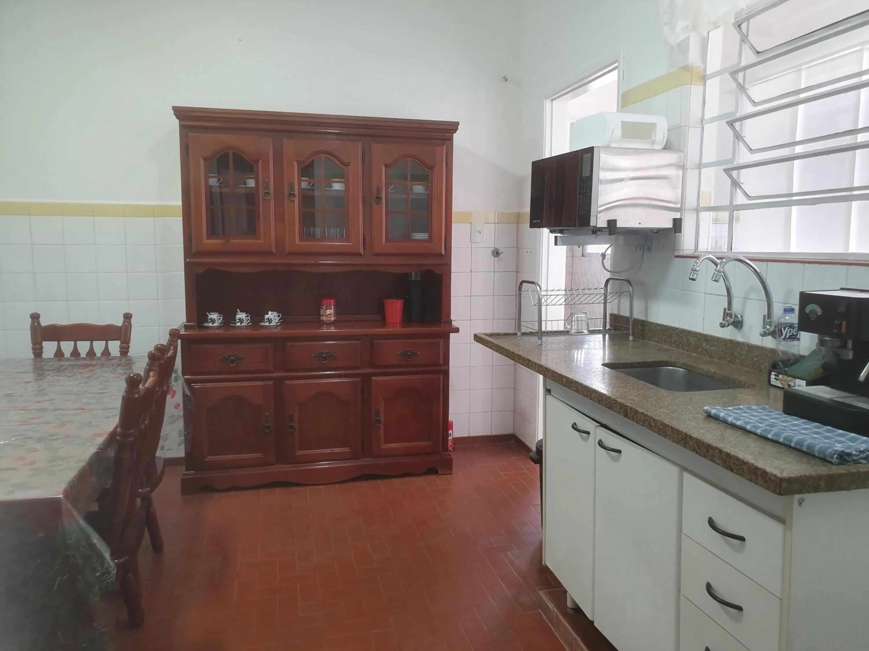 Communal kitchen in Pousada Monte Alegre