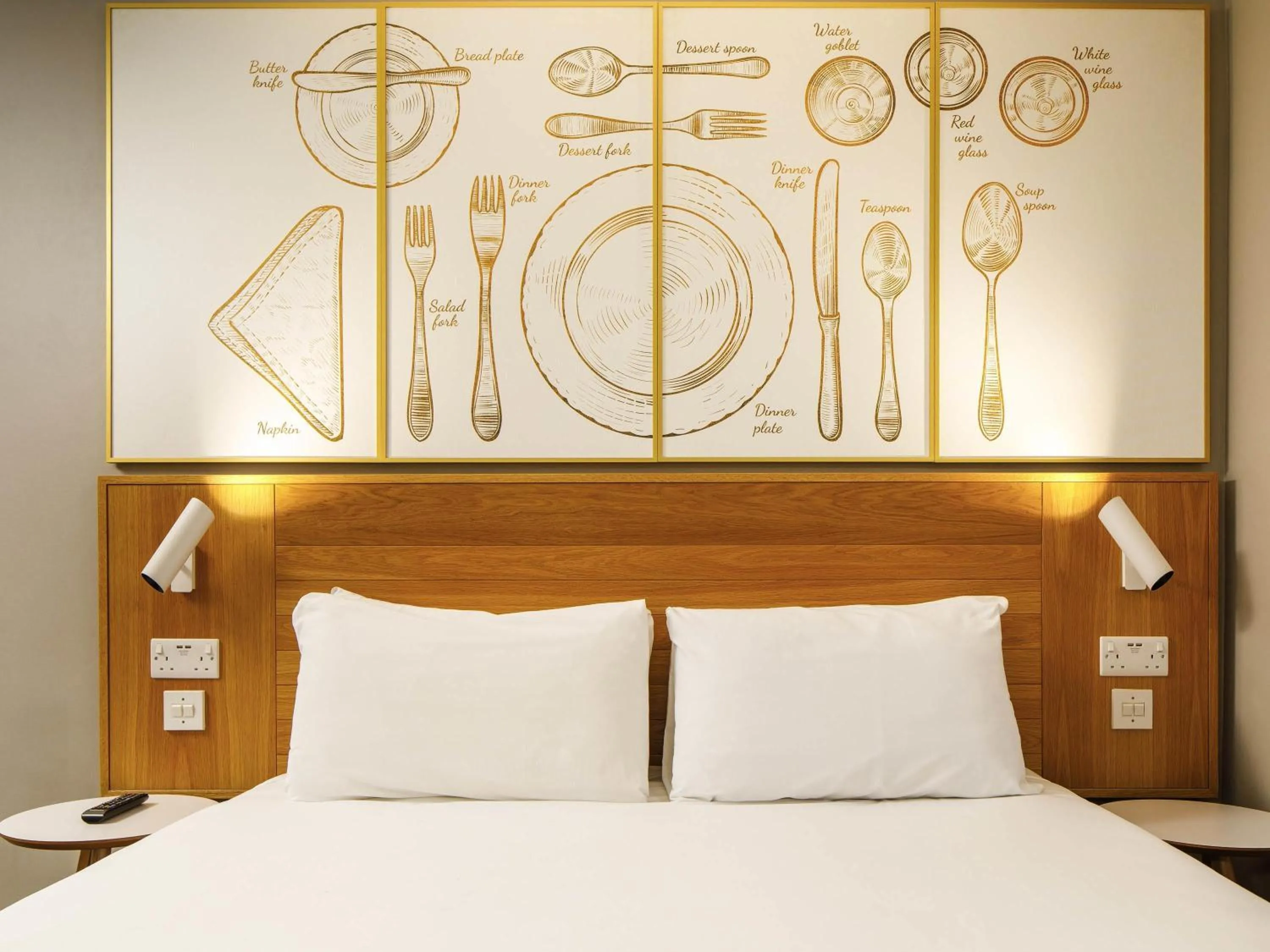 Bedroom, Bed in ibis Styles Birmingham Centre