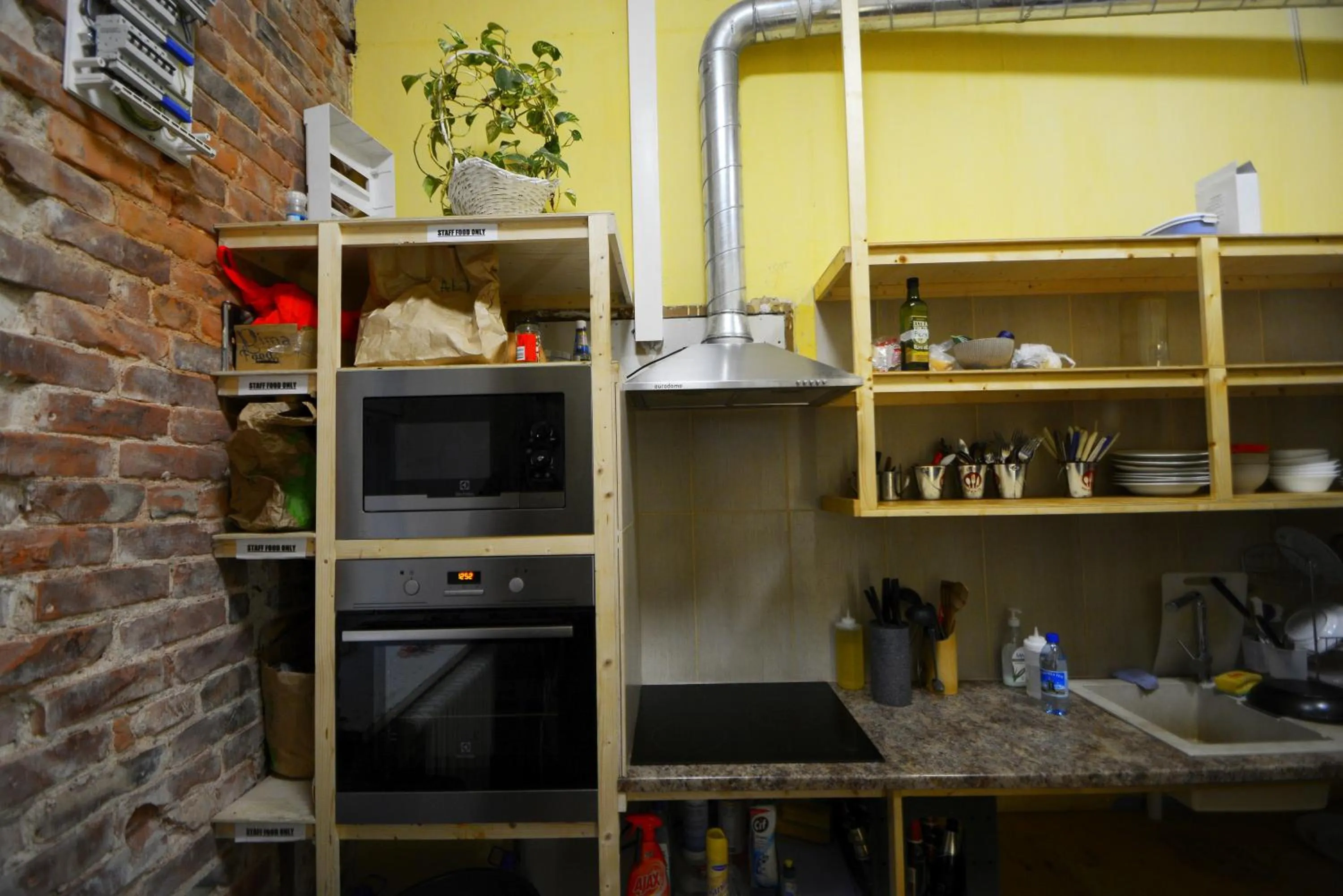 Coffee/tea facilities in The Monks Bunk Hostel & Bar