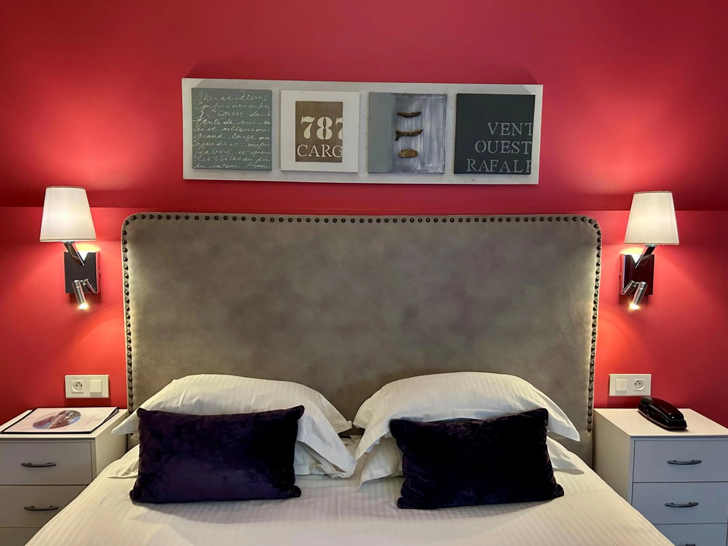 Bed in Hôtel Les Jardins D'Adalric