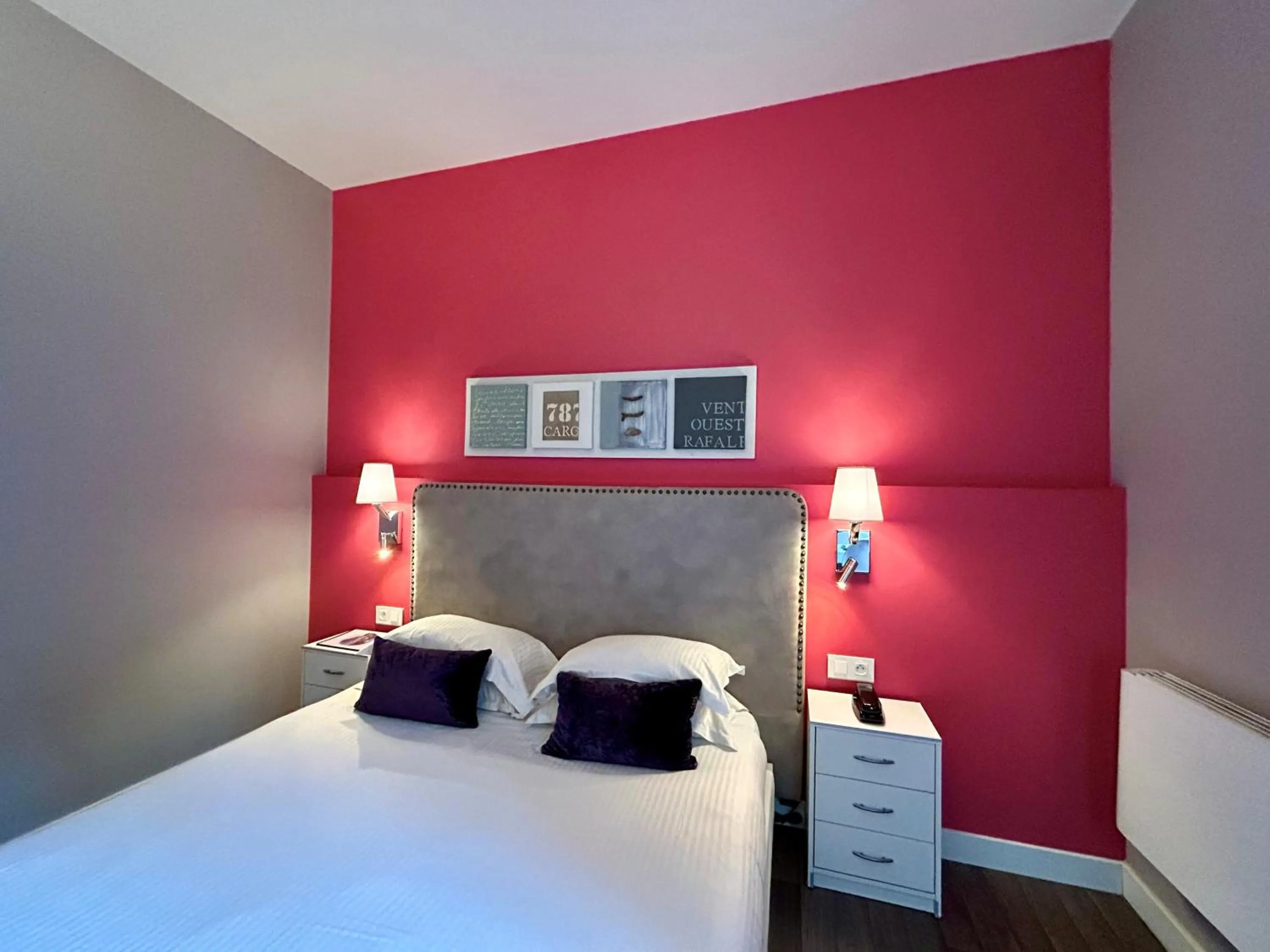 Bed in Hôtel Les Jardins D'Adalric