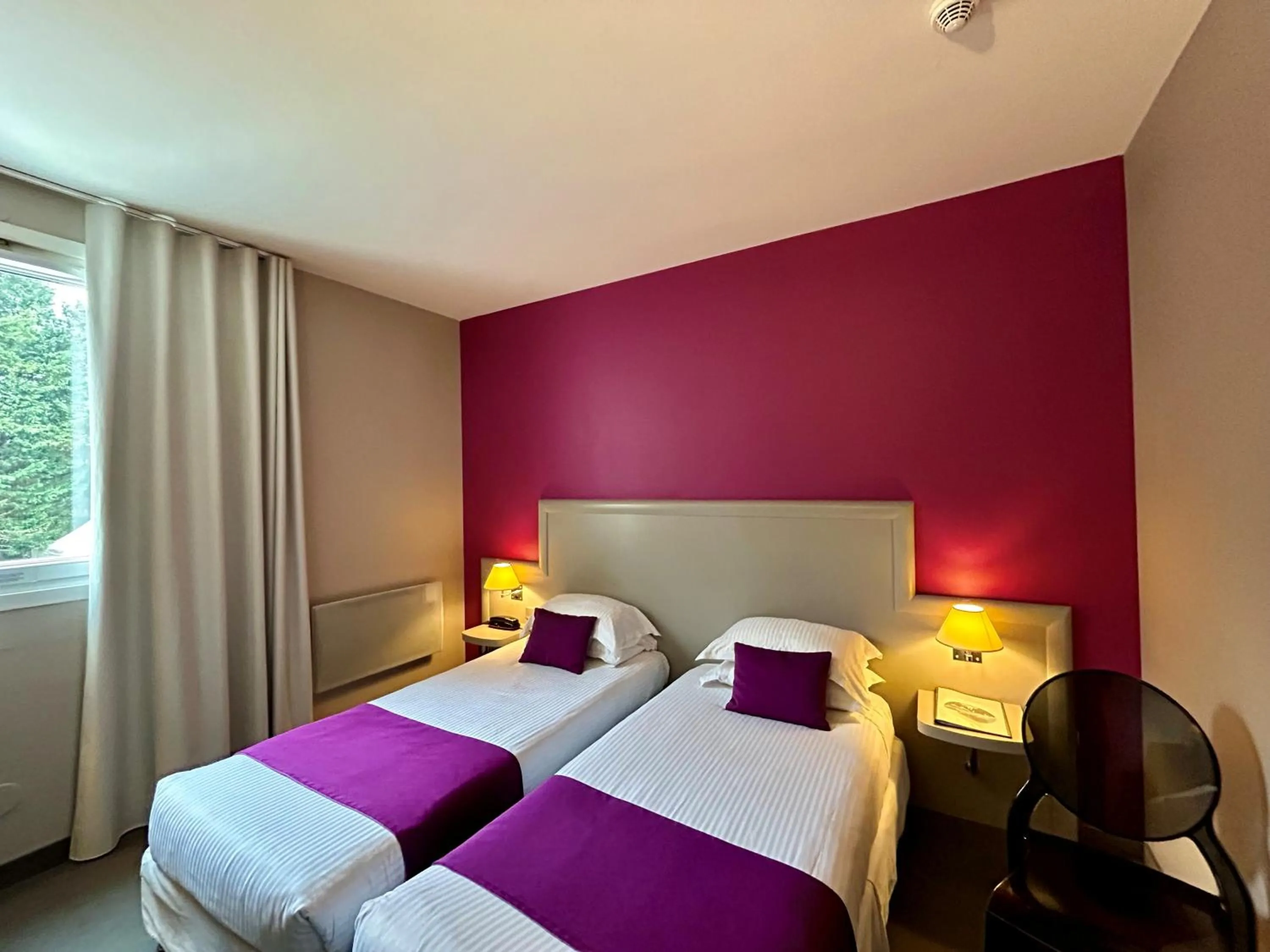 Bed in Hôtel Les Jardins D'Adalric