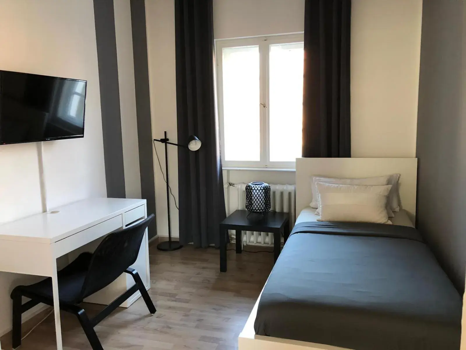 Single Room with Shared Bathroom - single occupancy in Ela Apartments Berlin Single Room with Shared Bathroom - single occupancy in Ela Apartments Berlin