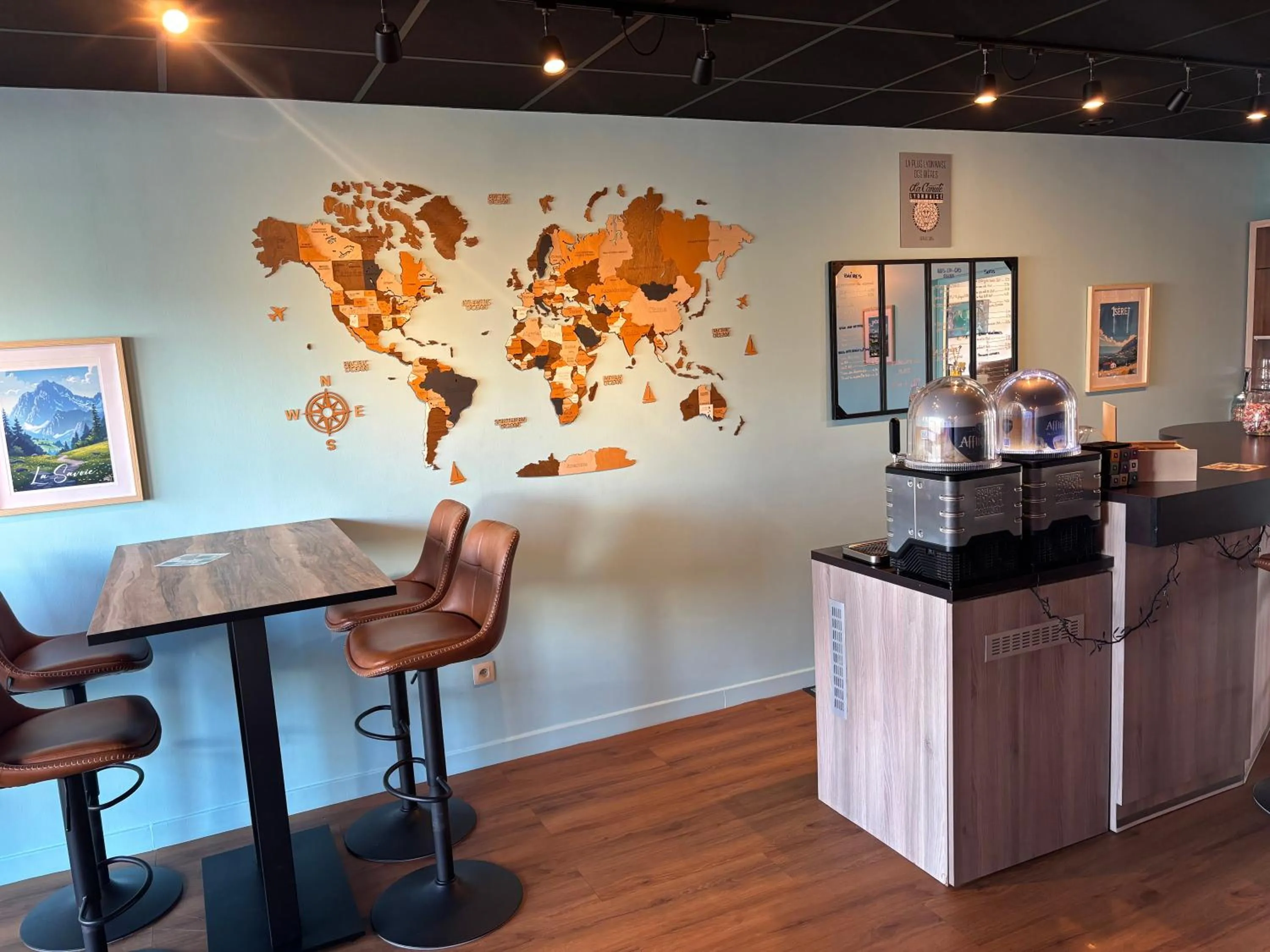 Lounge or bar in Kyriad Lyon Est - Saint Bonnet De Mure