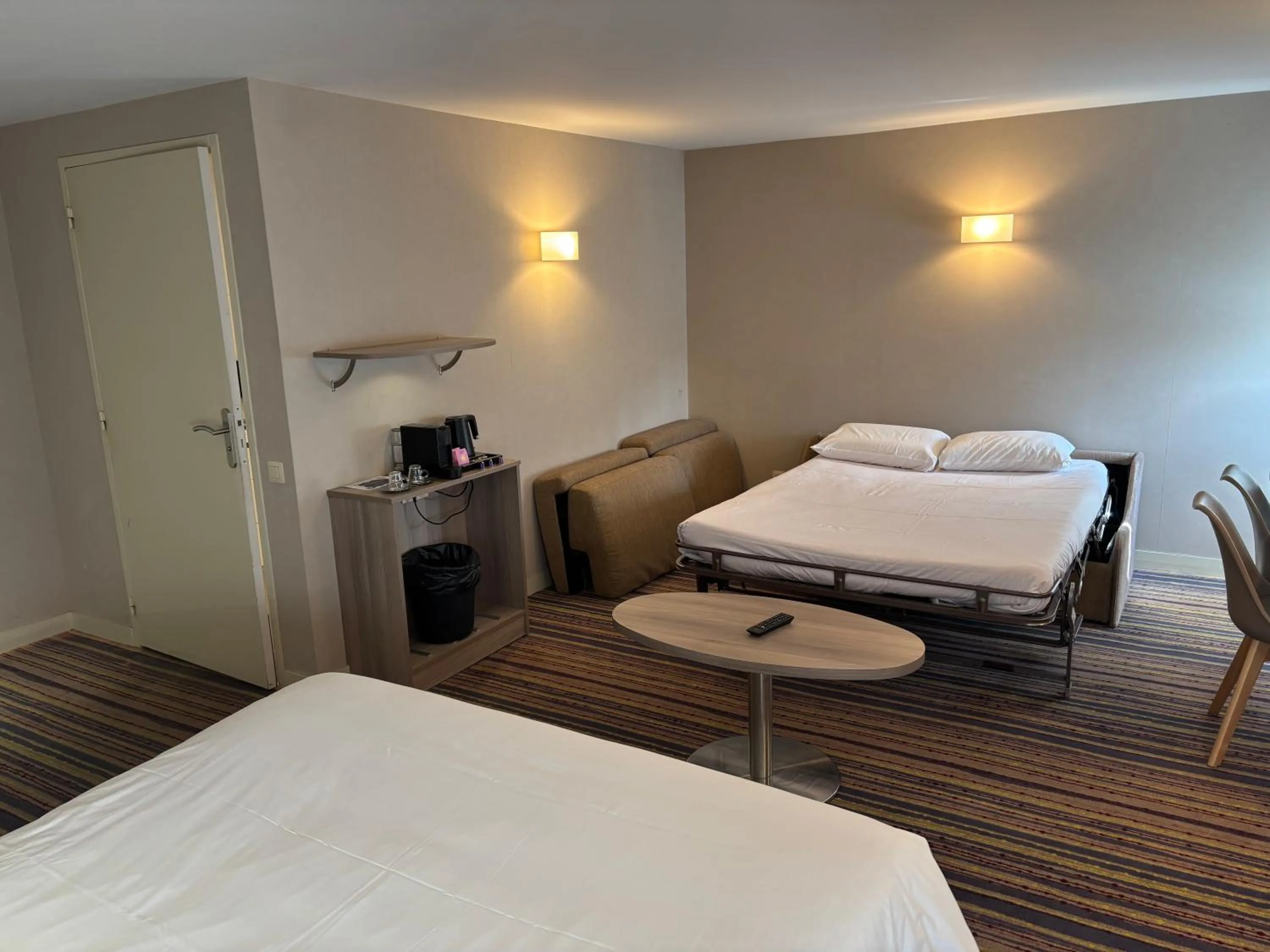 Photo of the whole room, Bed in Kyriad Lyon Est - Saint Bonnet De Mure