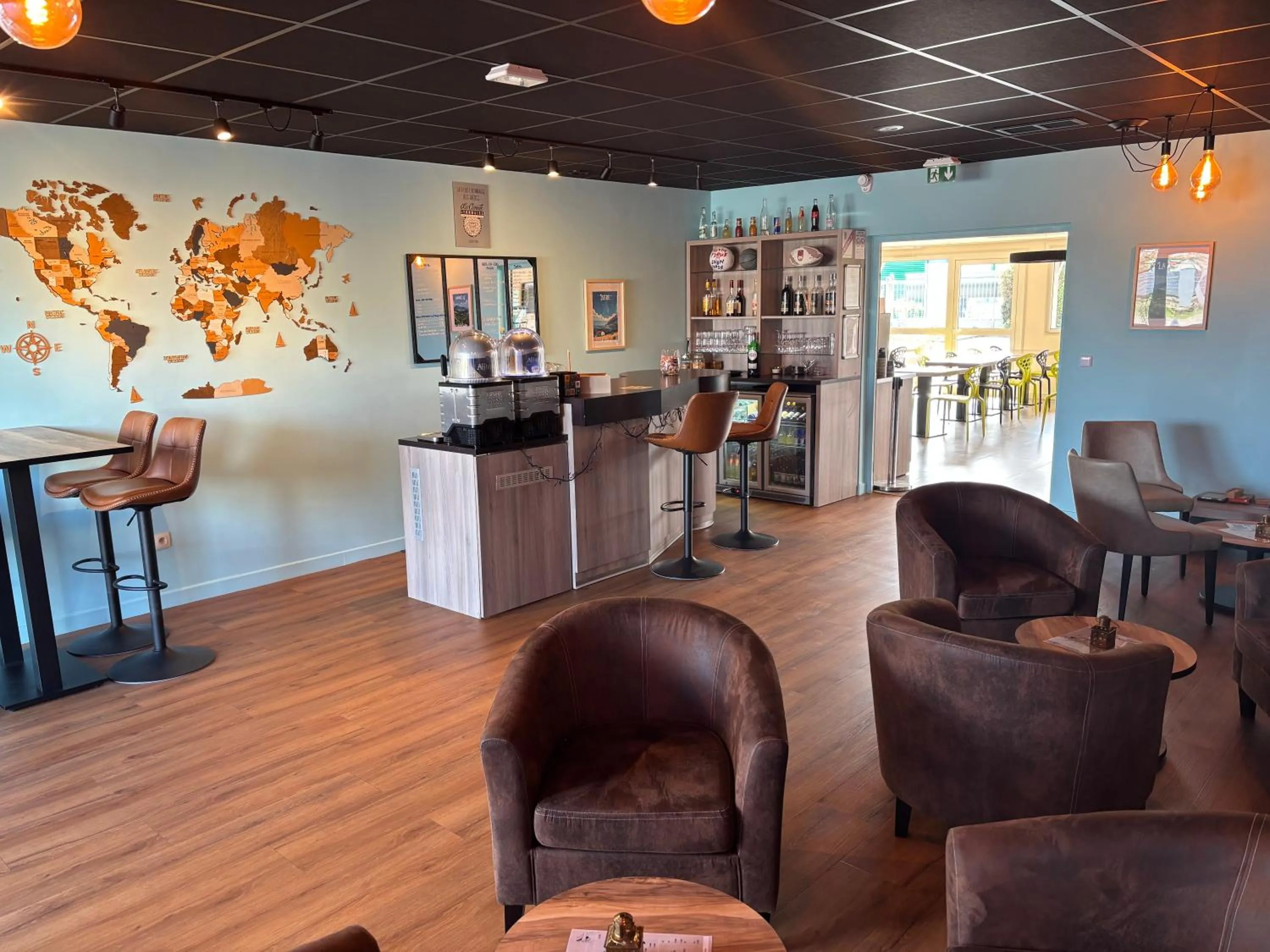 Lounge or bar in Kyriad Lyon Est - Saint Bonnet De Mure