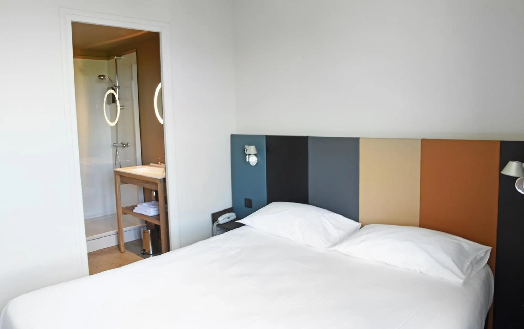 Bed in Cit'Hotel De Harlay