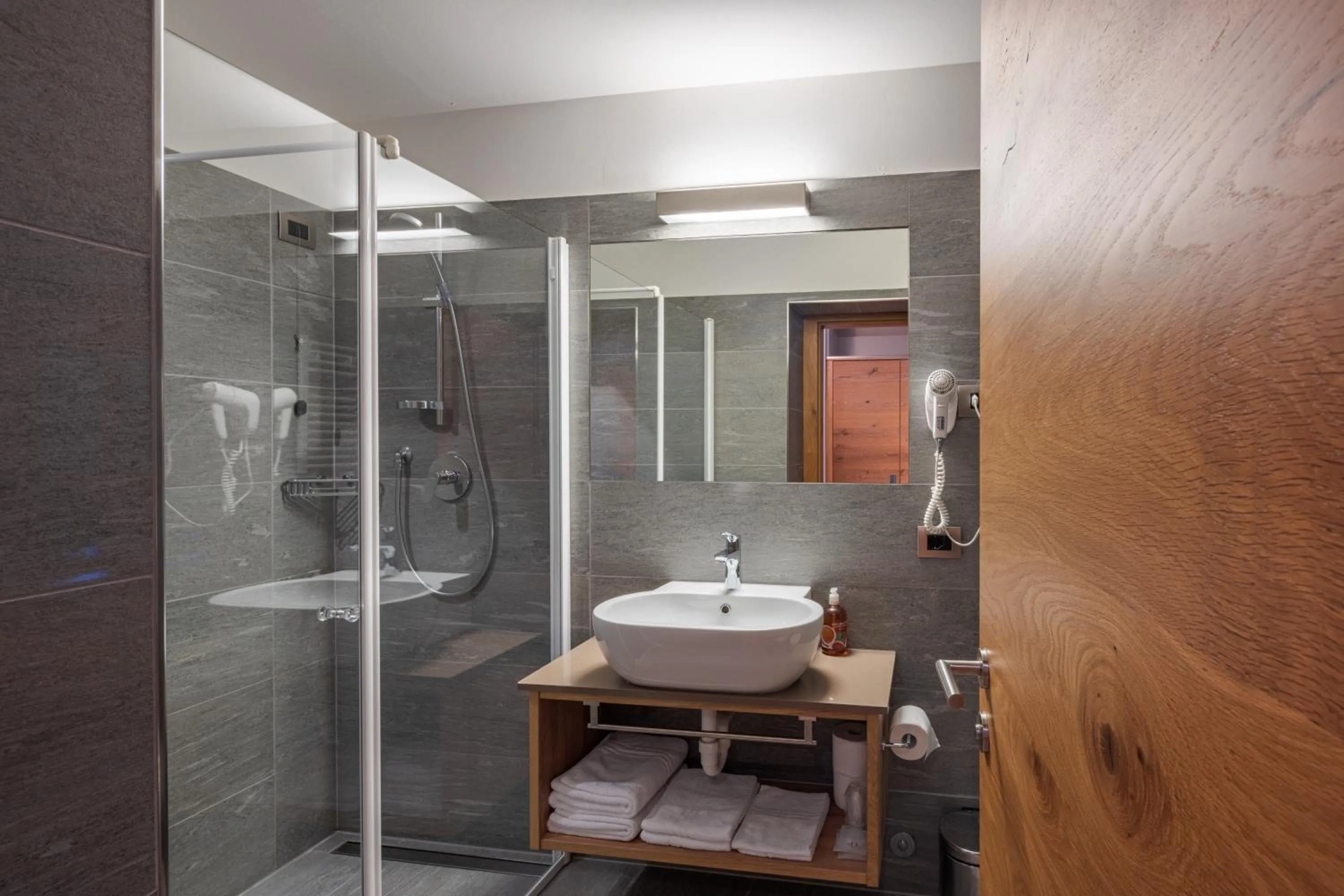 Shower in Albergo Belvedere