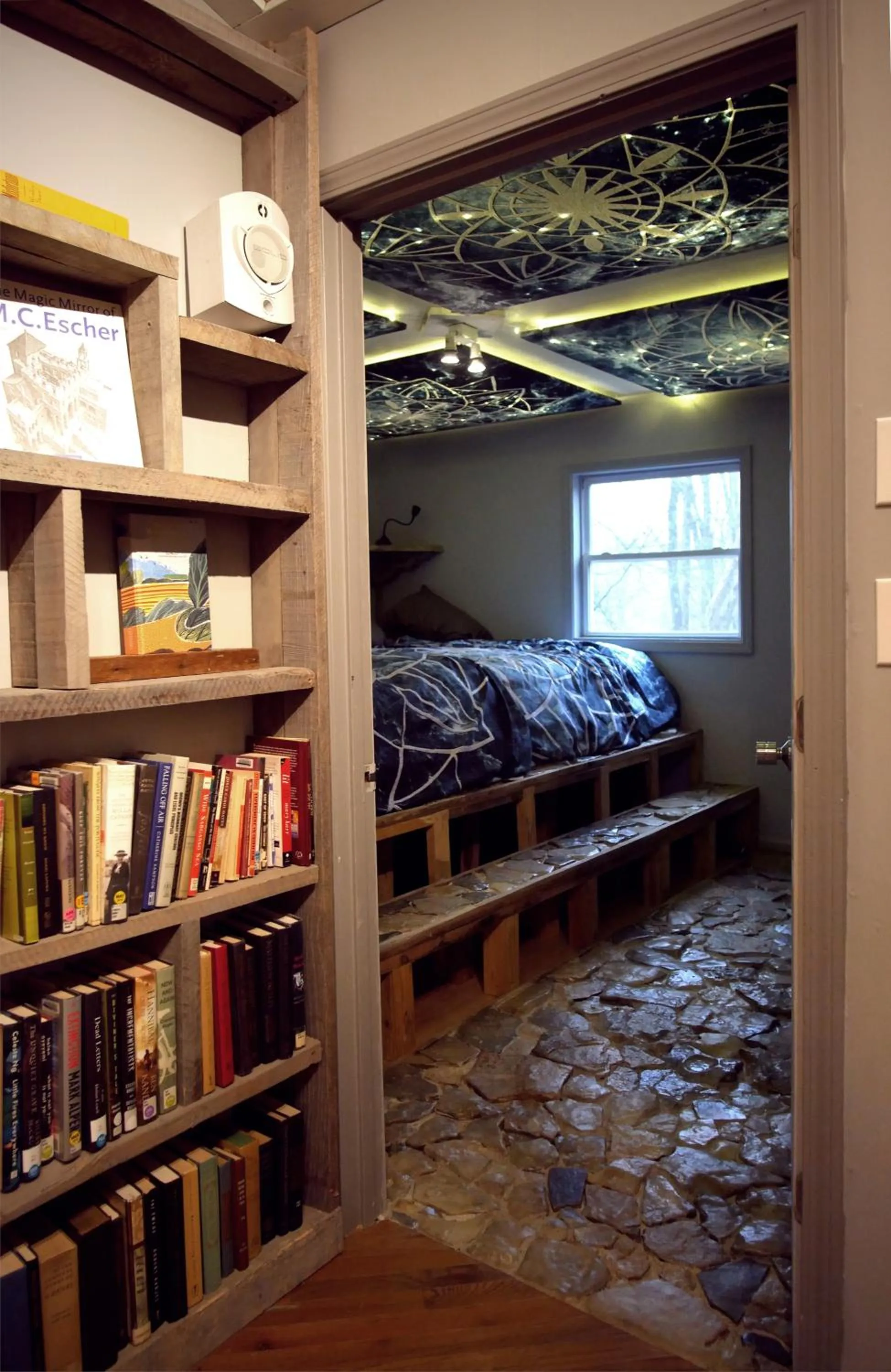 Library in Lost River Hostel