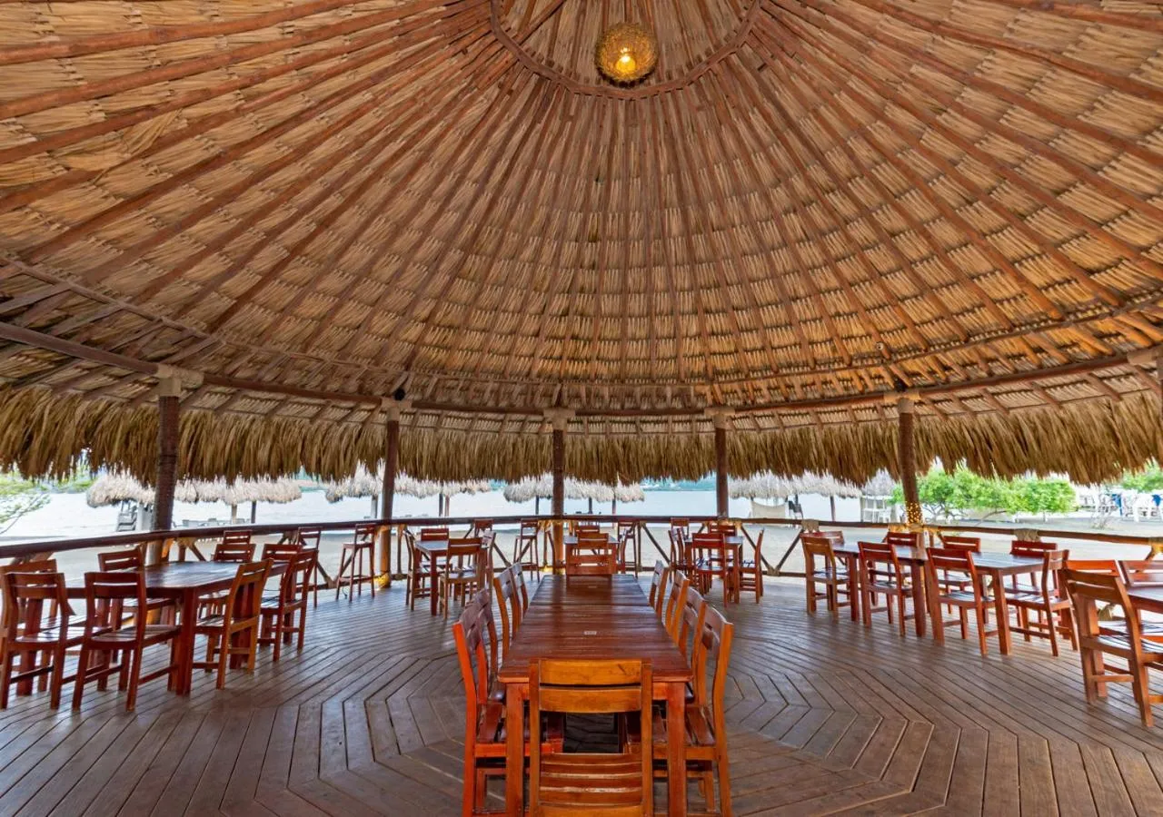 Restaurant/places to eat in Marina Puerto Velero