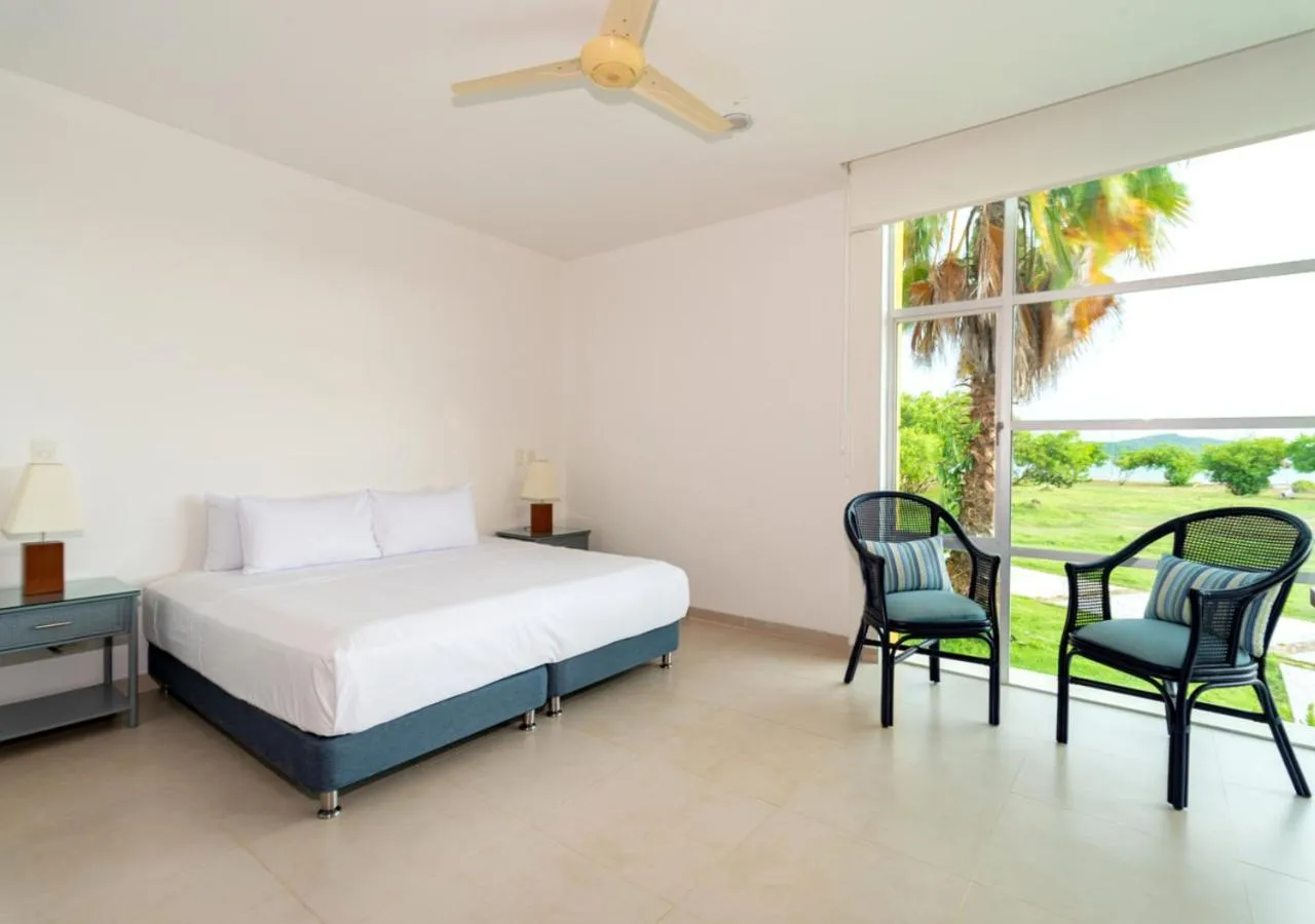 Photo of the whole room, Bed in Marina Puerto Velero