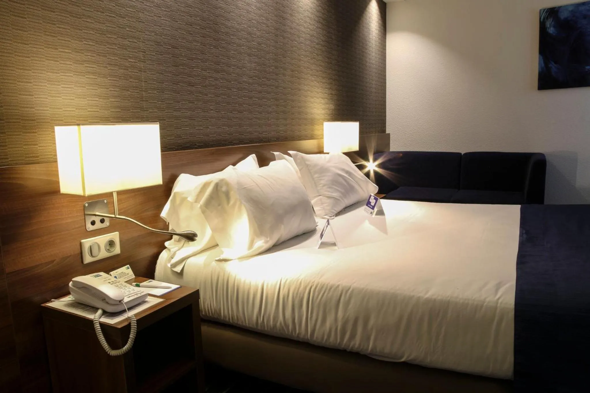 Photo of the whole room, Bed in Holiday Inn Express Amiens by IHG