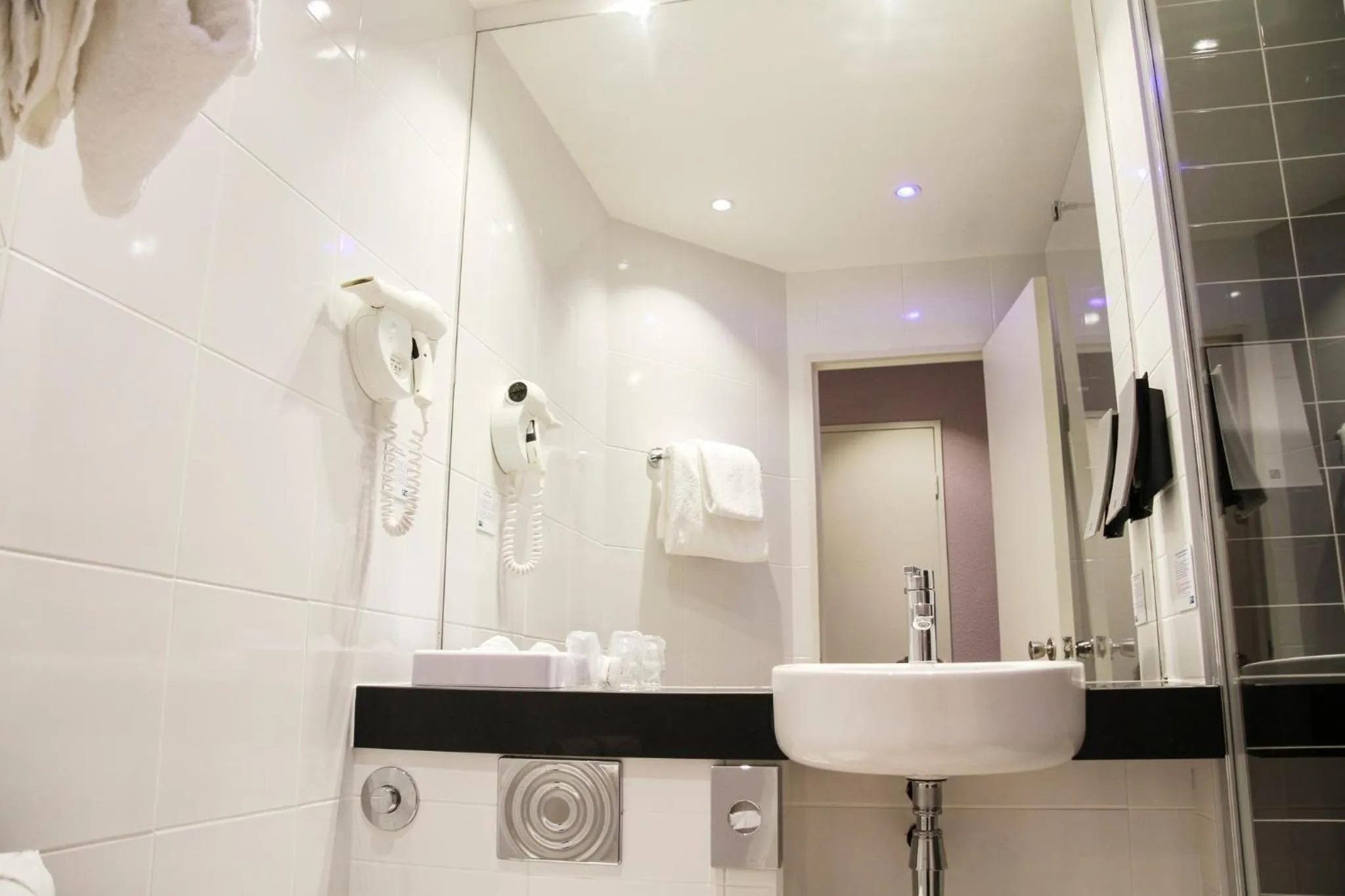 Bathroom in Holiday Inn Express Amiens by IHG