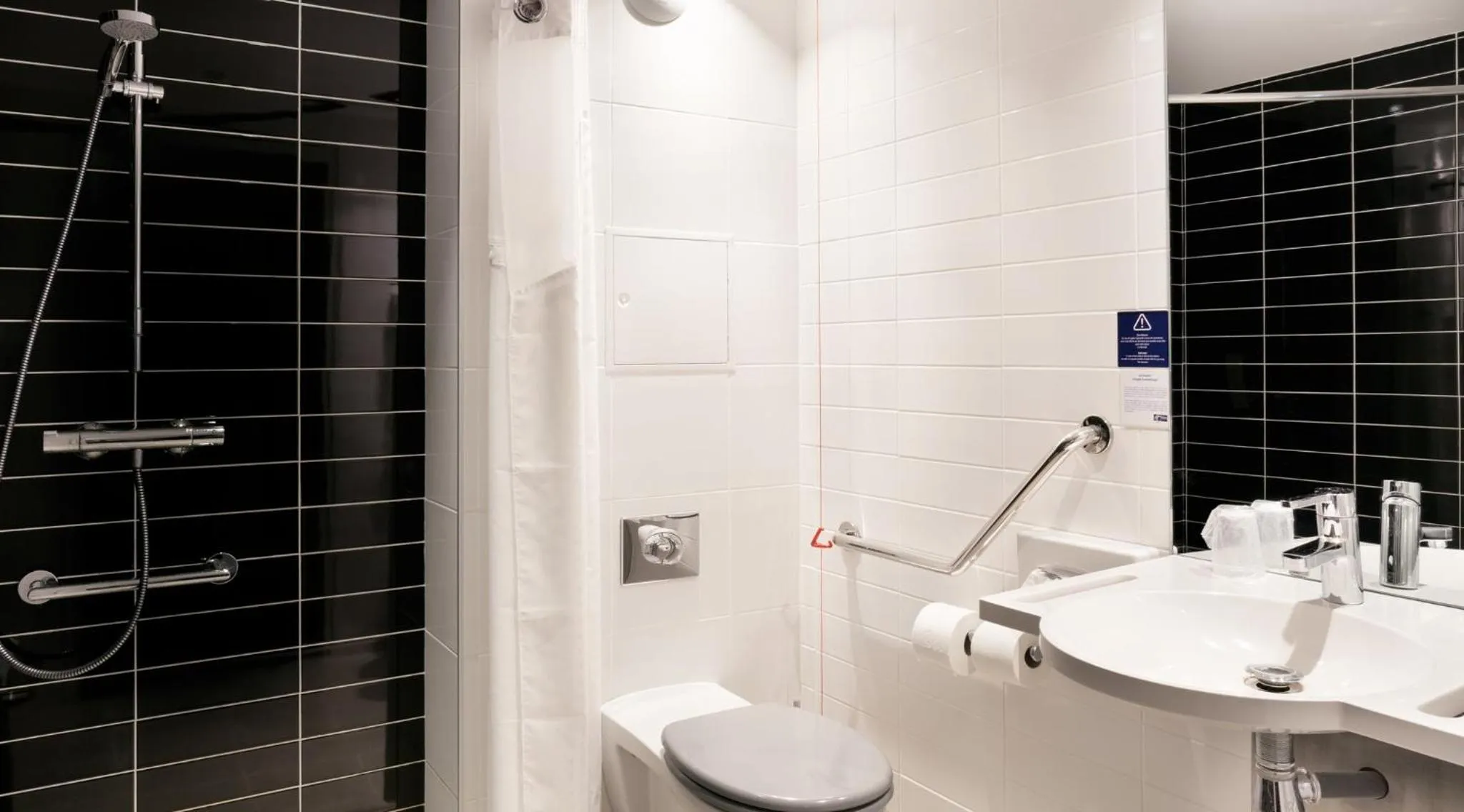 Bathroom in Holiday Inn Express Amiens by IHG
