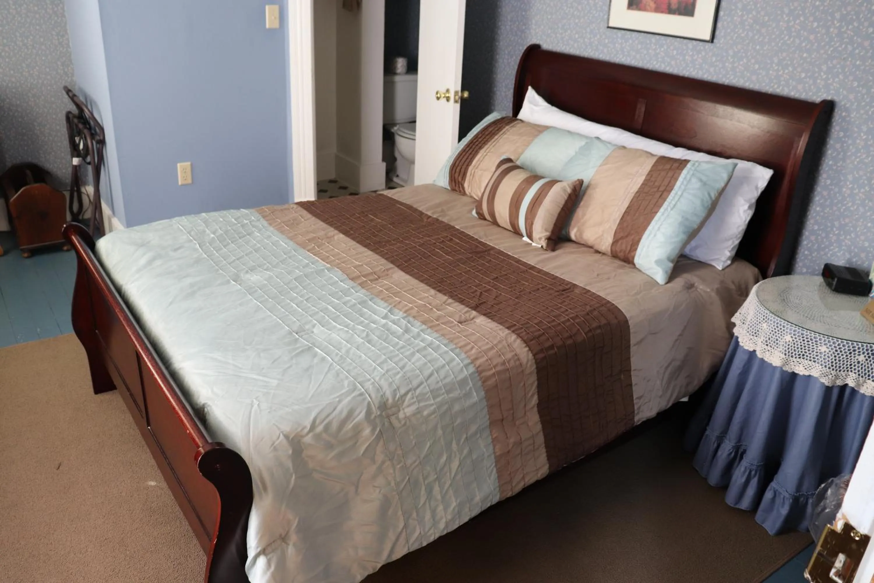 Bed in Reynolds House inn