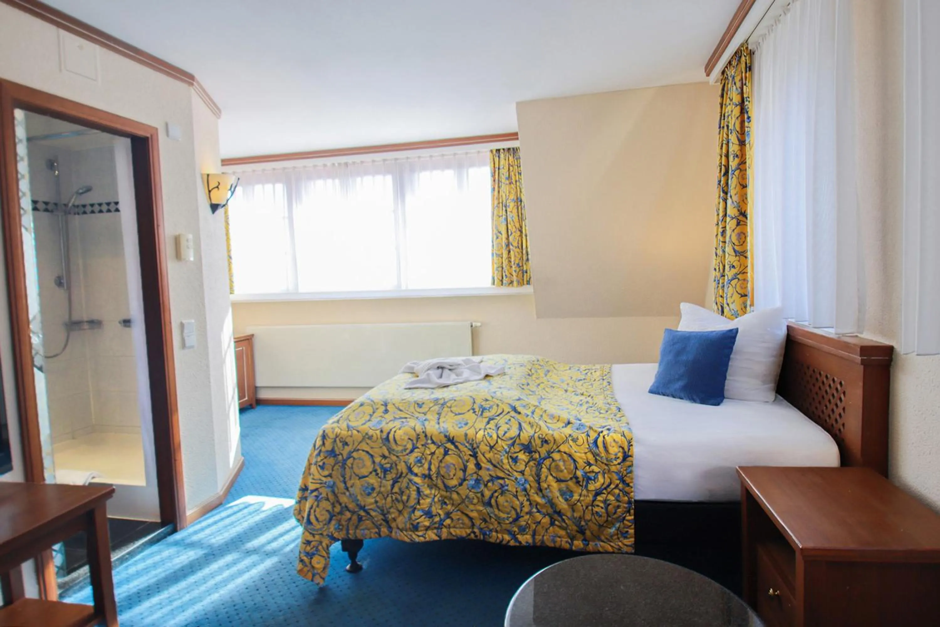 Photo of the whole room, Bed in Gasthaus Zum Schwan