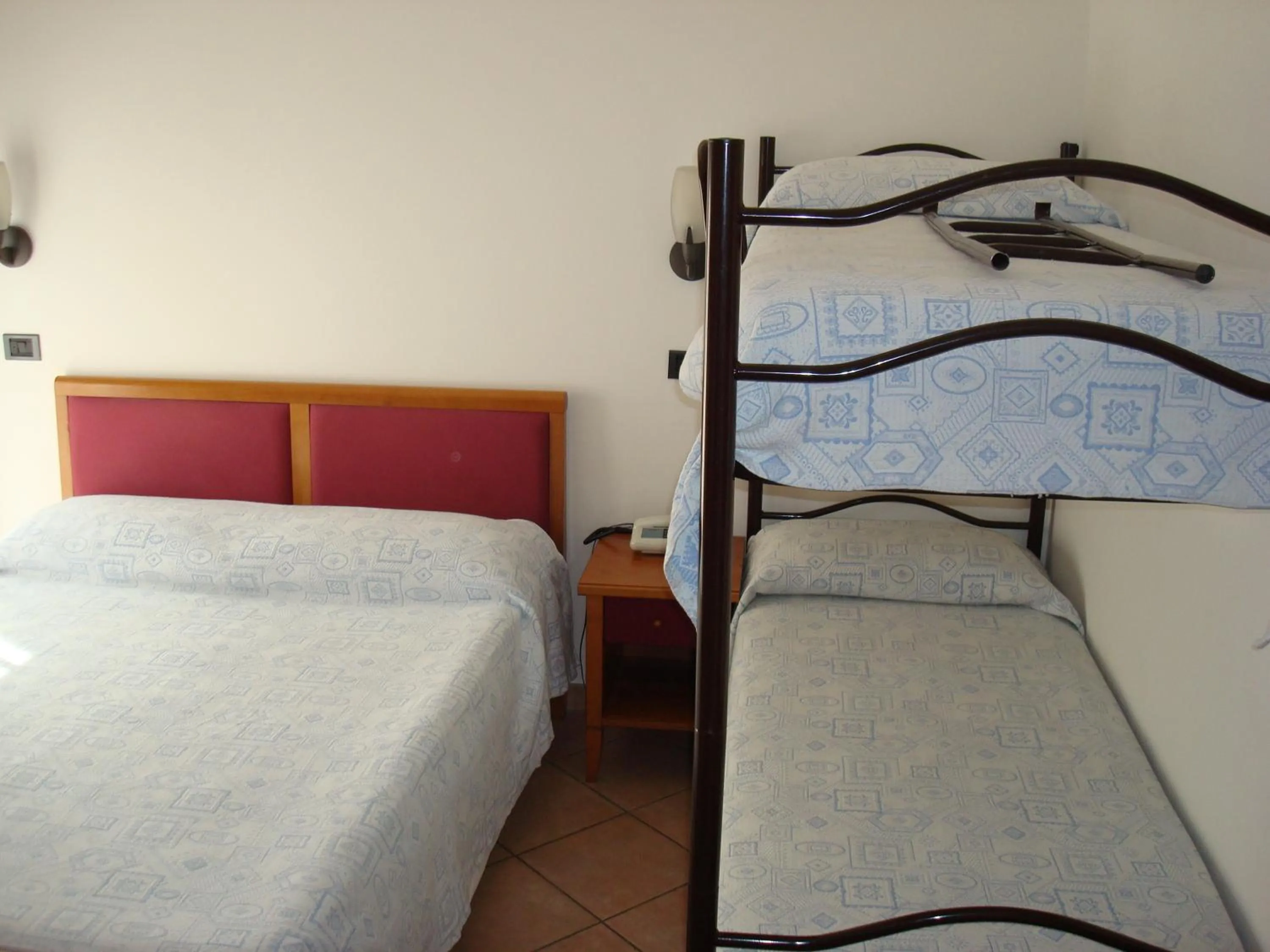 bunk bed, Bed in Albergo Cenni