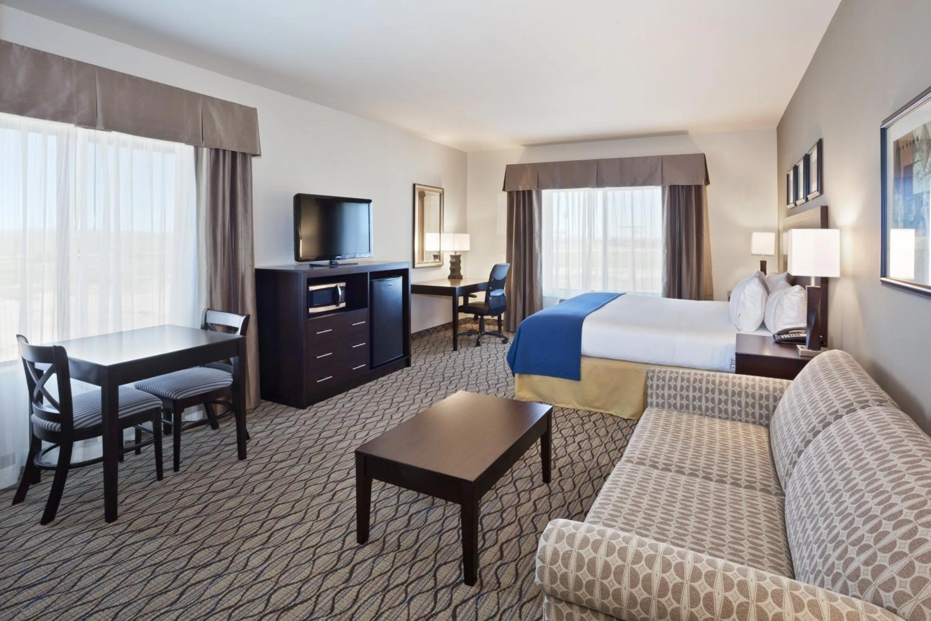 Photo of the whole room, Bed in Holiday Inn Express & Suites Deming Mimbres Valley by IHG