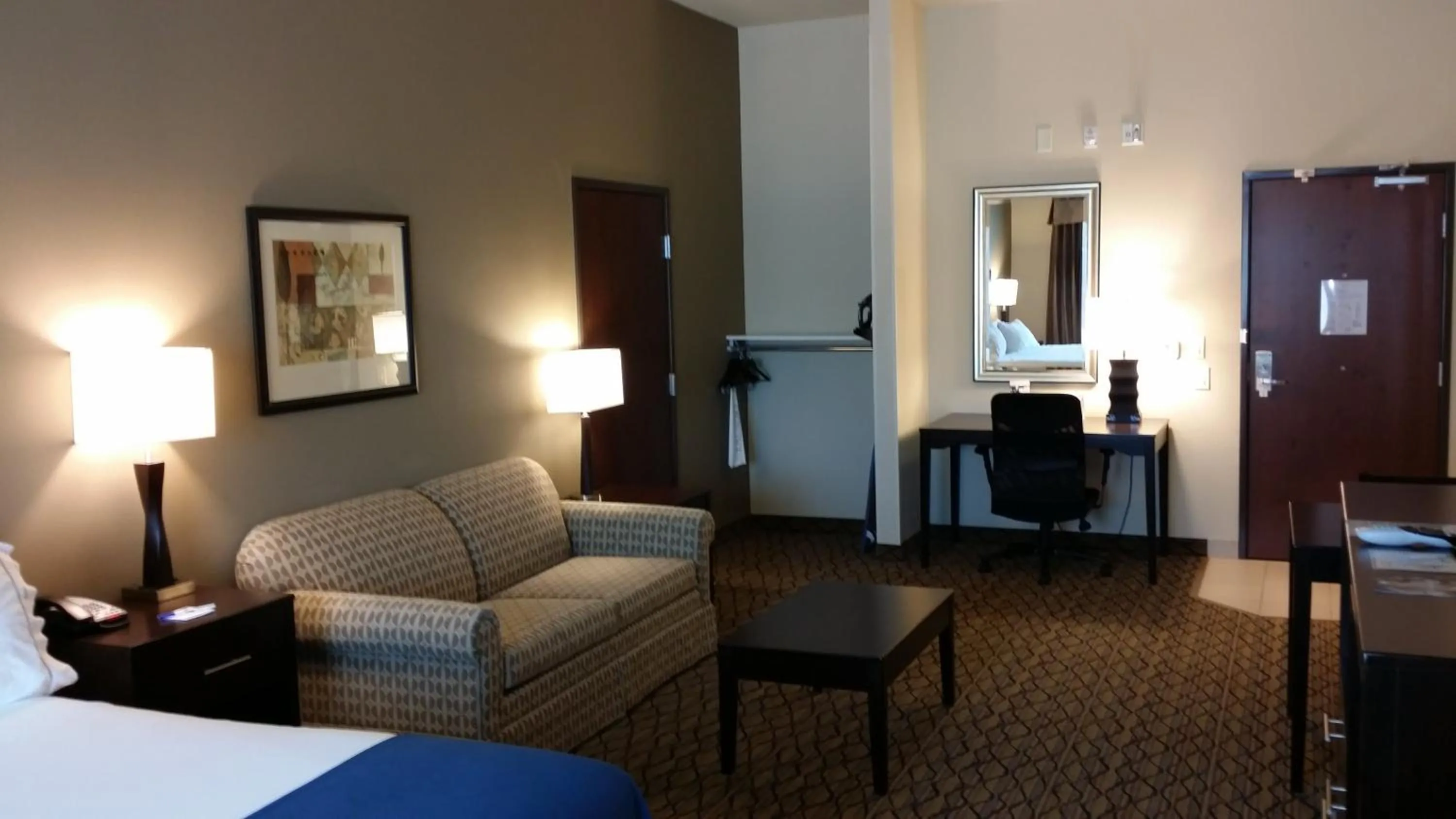 Photo of the whole room, Bed in Holiday Inn Express & Suites Deming Mimbres Valley by IHG