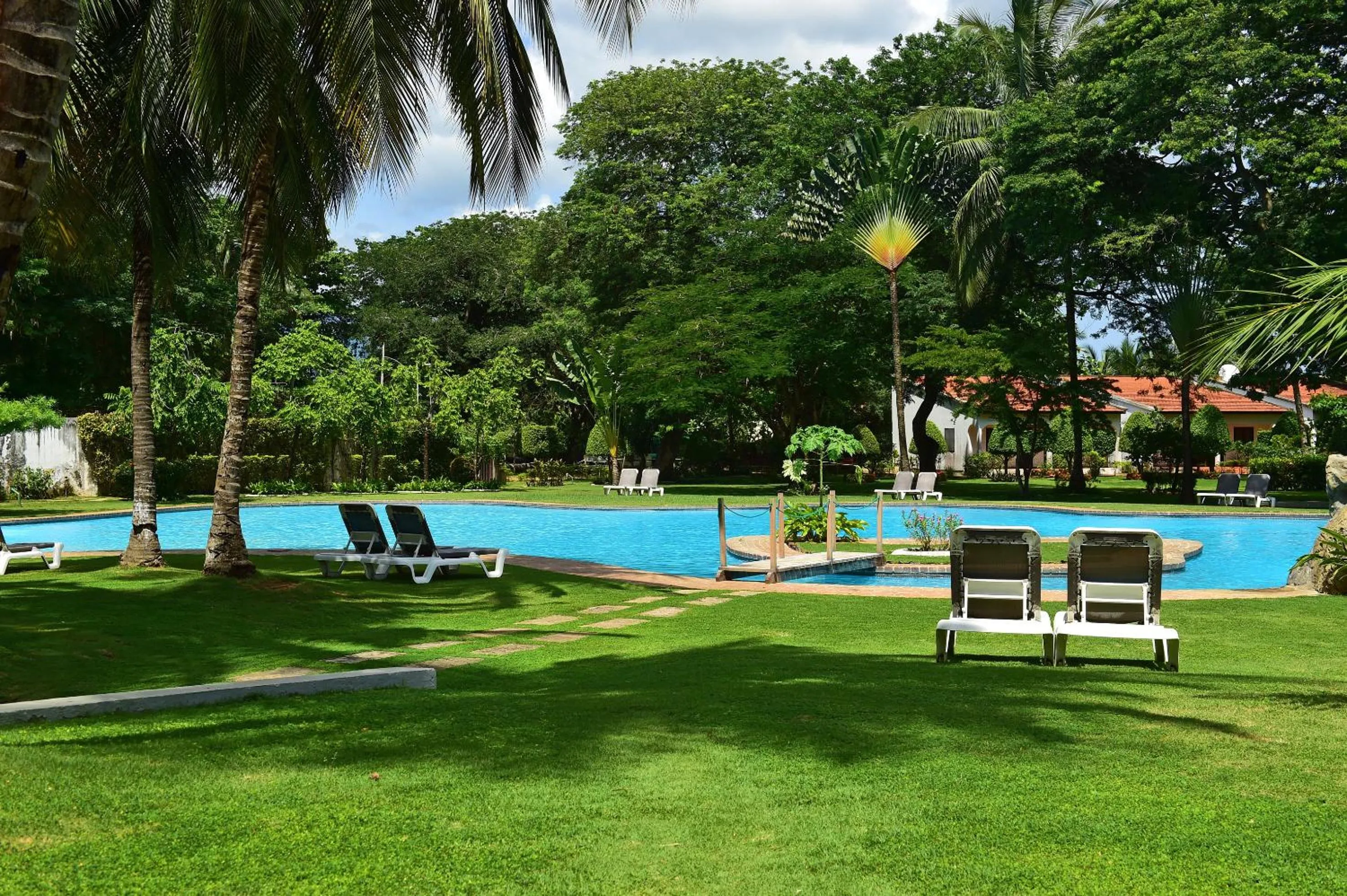 Swimming pool in Pestana Miramar São Tomé